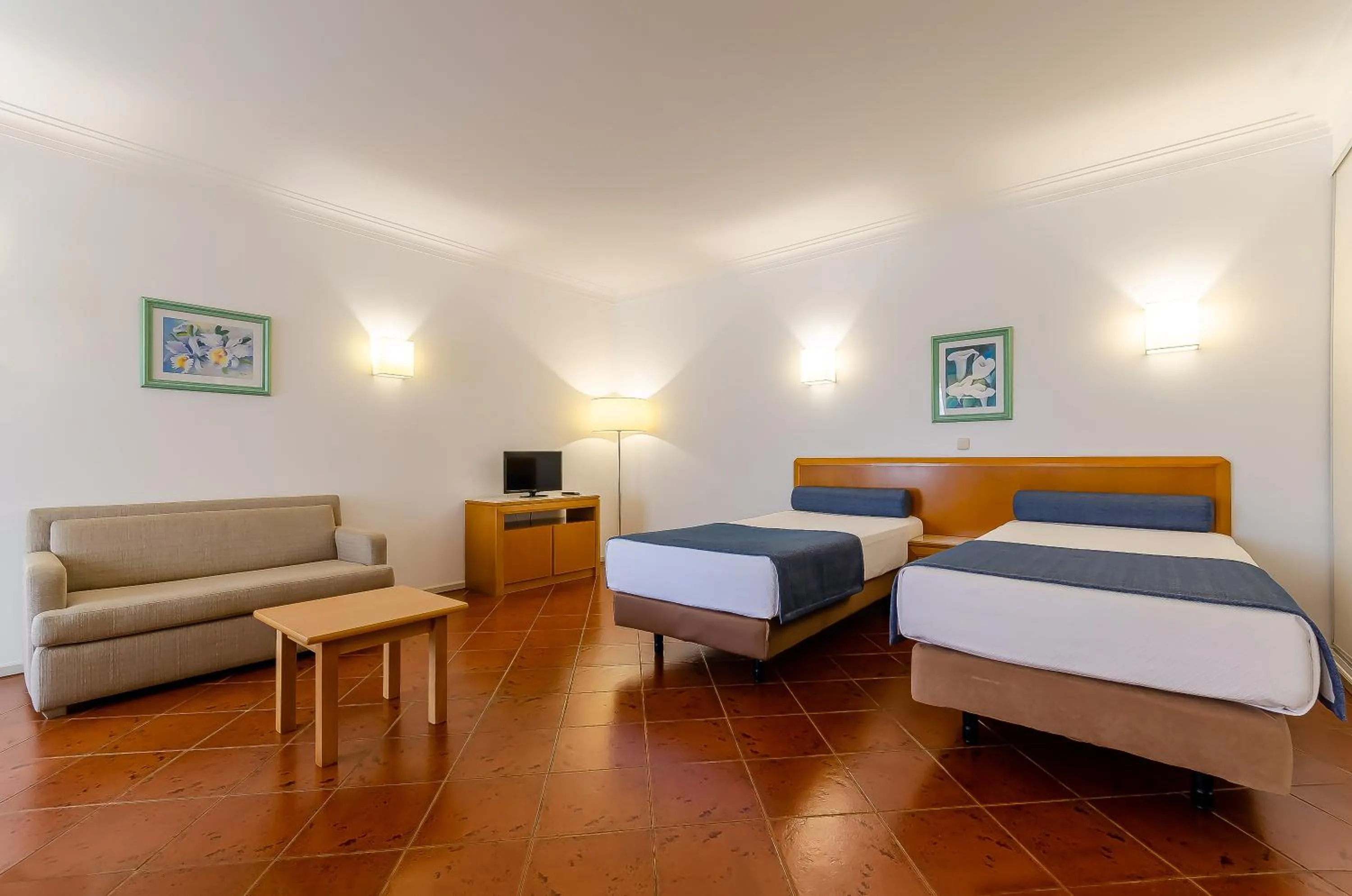 Living room, Bed in TURIM Estrela do Vau Hotel