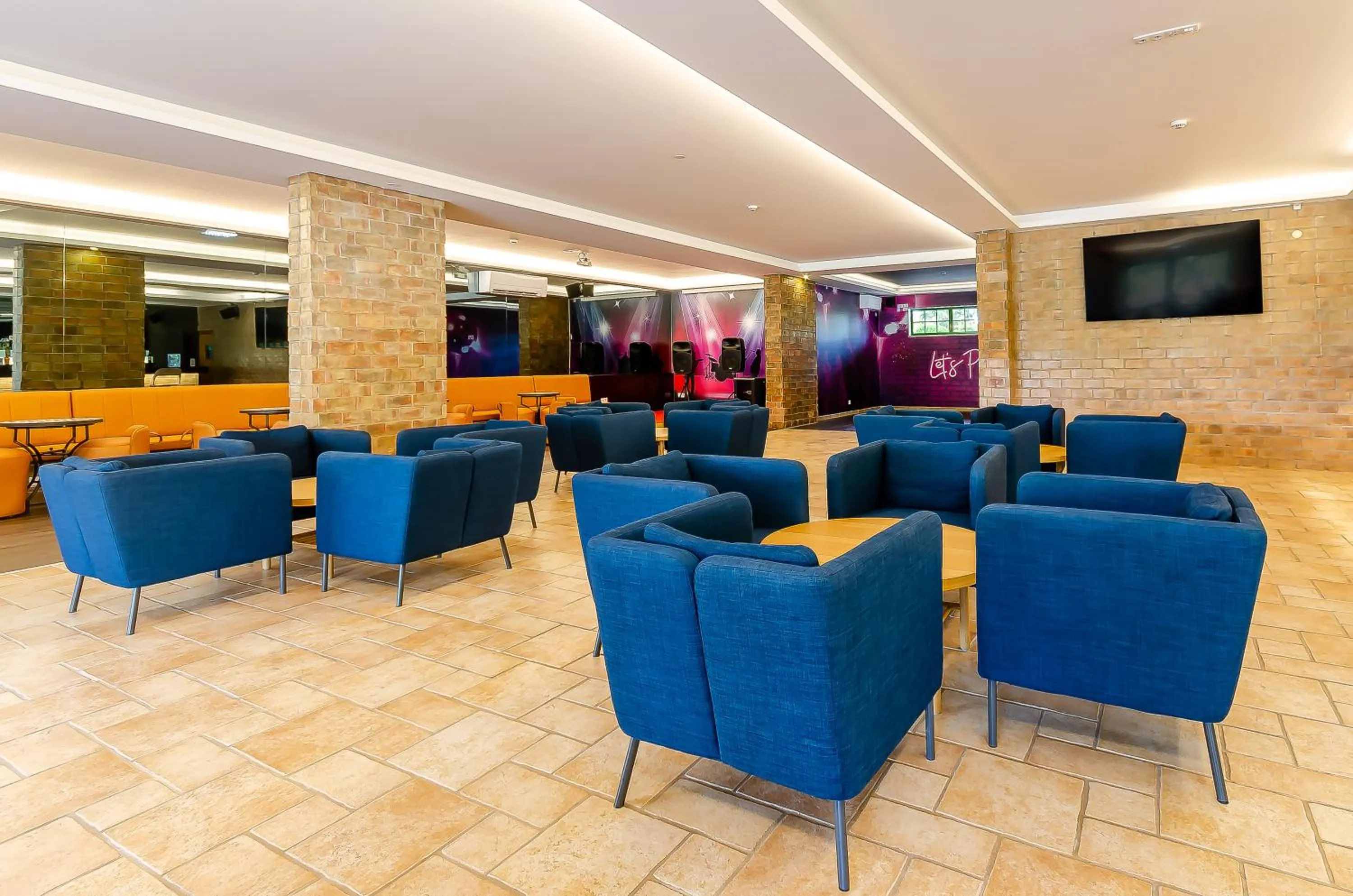 Lounge or bar in TURIM Estrela do Vau Hotel