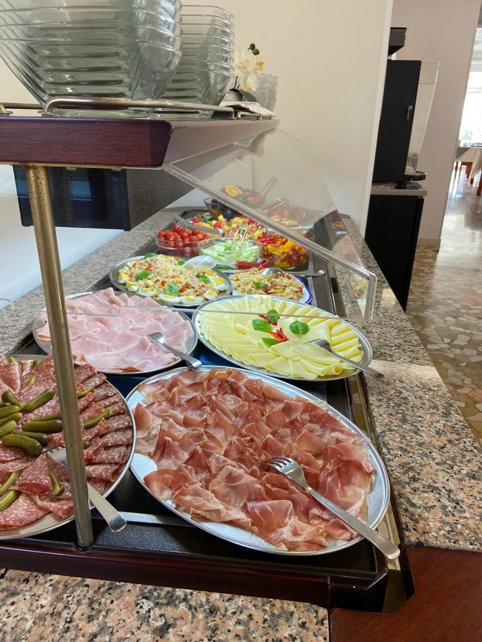 Buffet breakfast in Hotel Linda