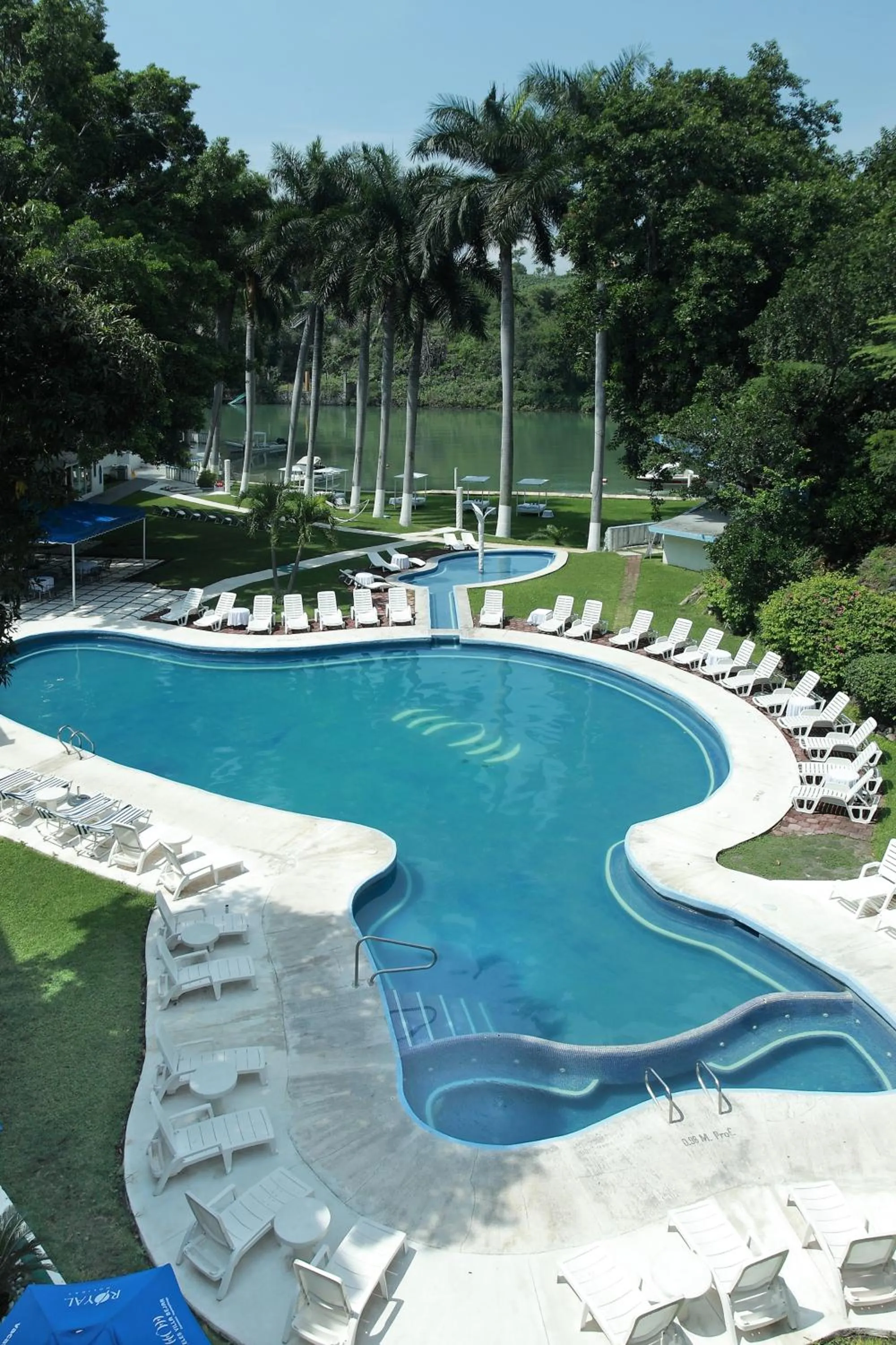 Swimming pool in Villa Bejar Tequesquitengo