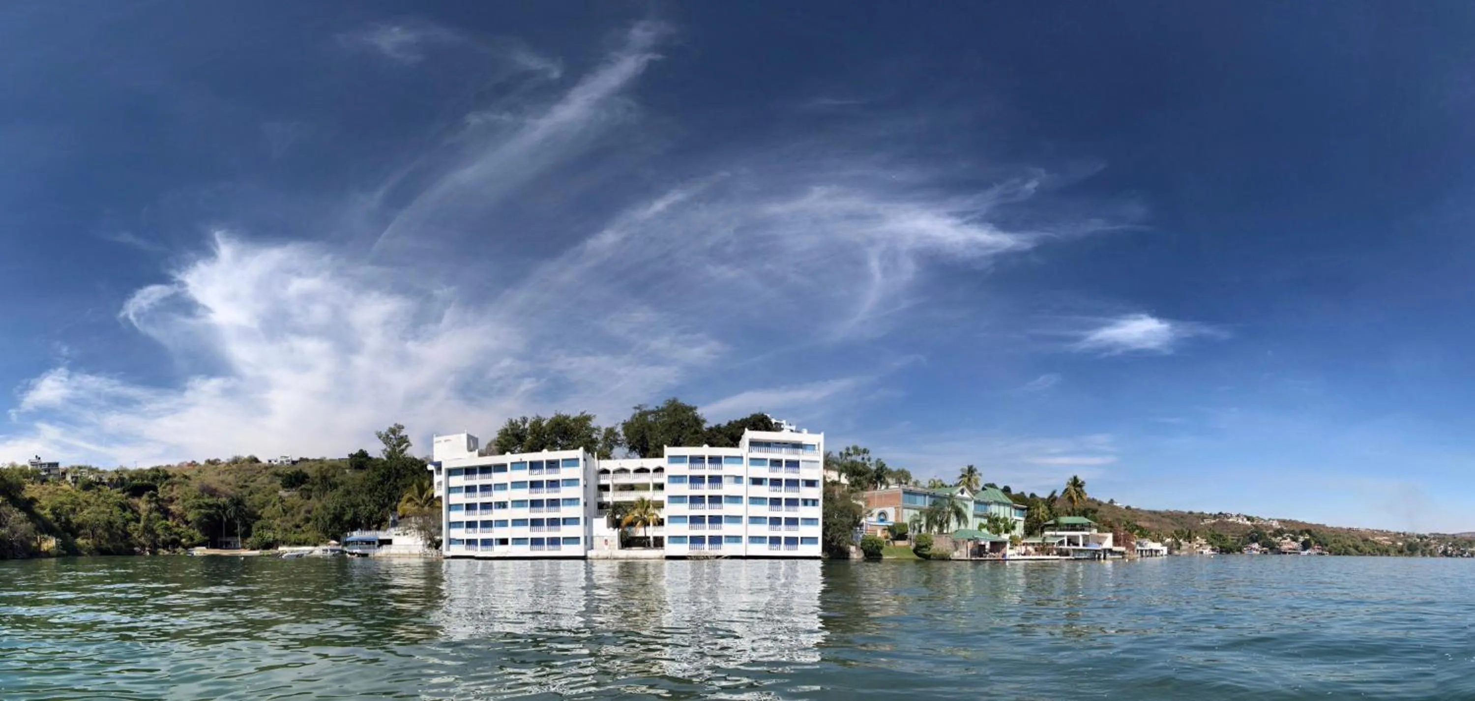 Property building in Villa Bejar Tequesquitengo