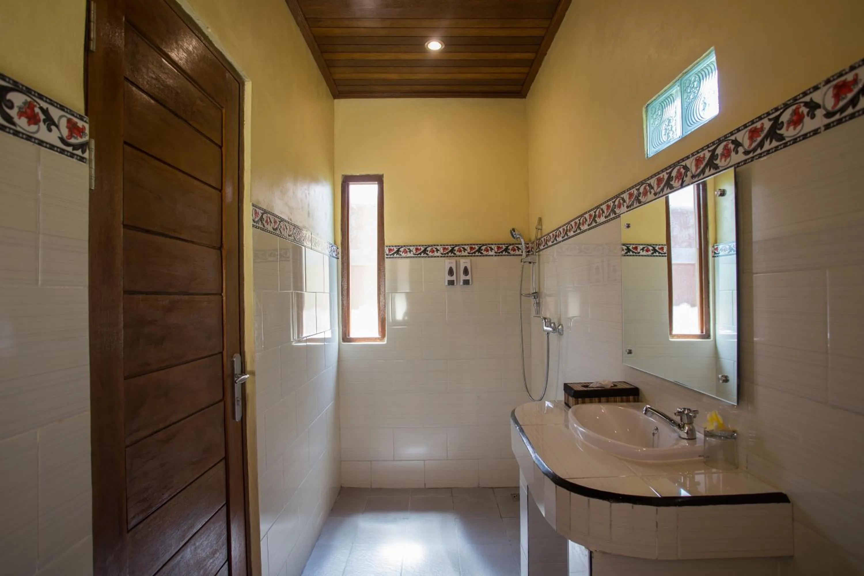 Shower in Rijet Villa Beach & Restaurant