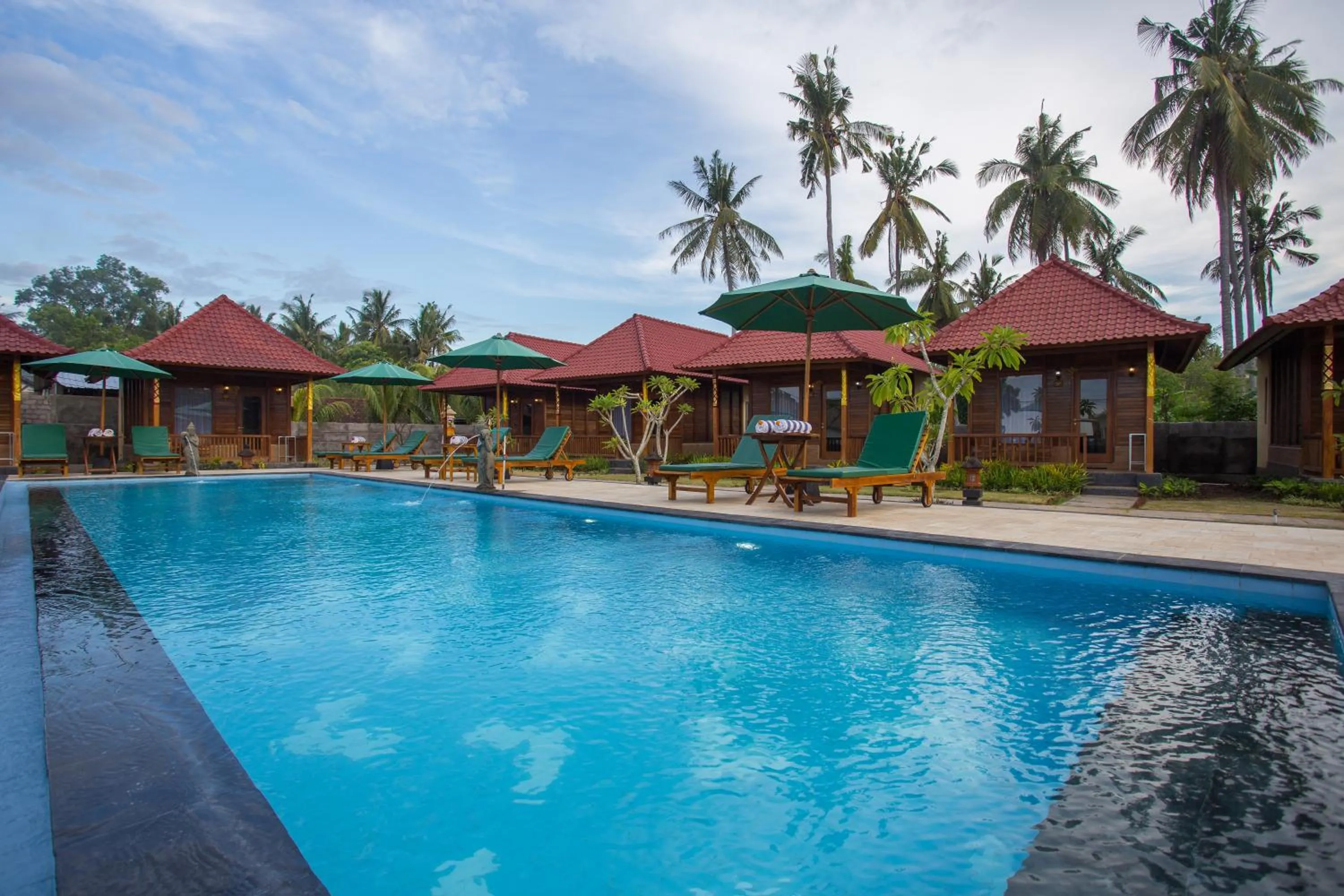 Swimming pool in Rijet Villa Beach & Restaurant