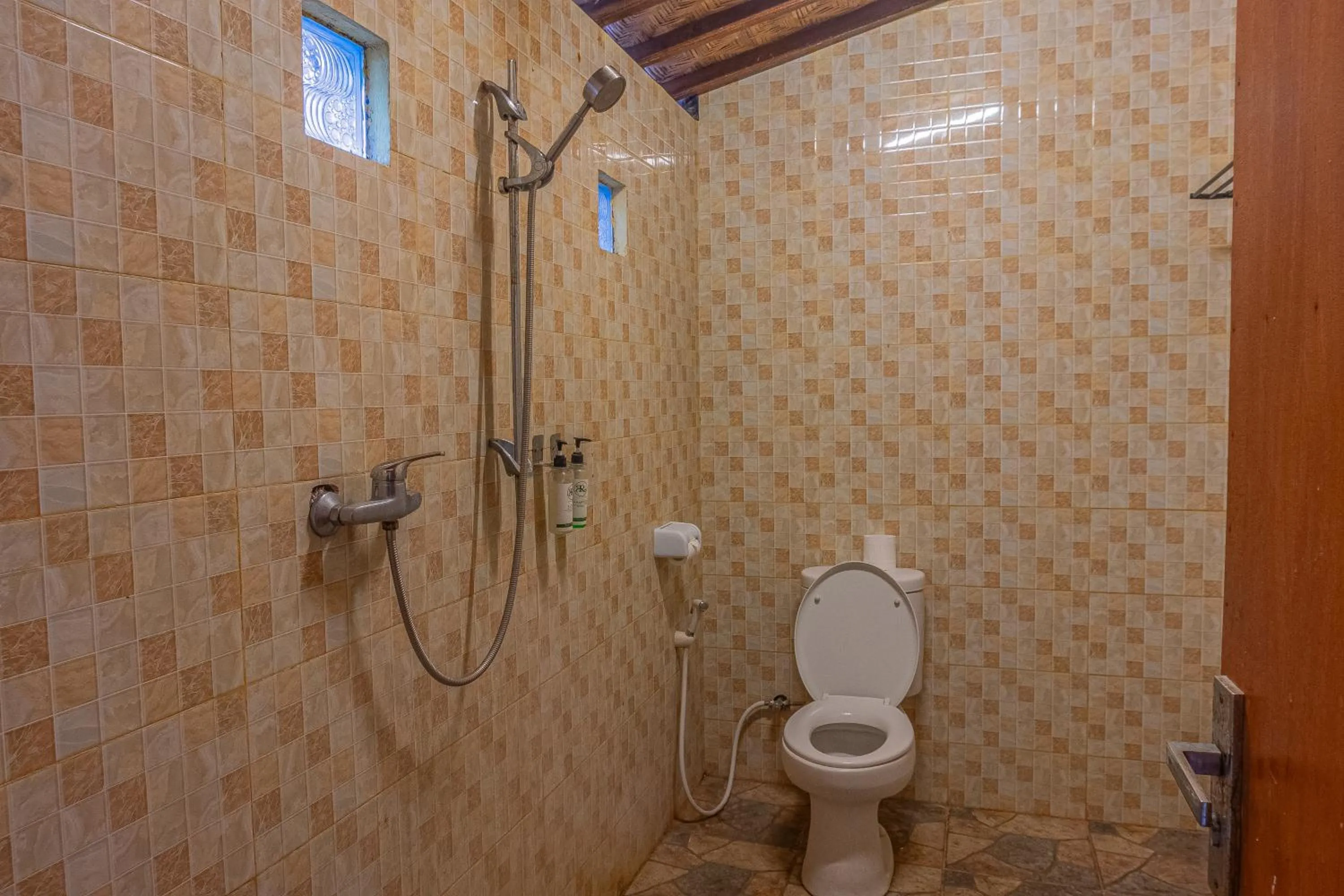 Bathroom in Rijet Villa Beach & Restaurant