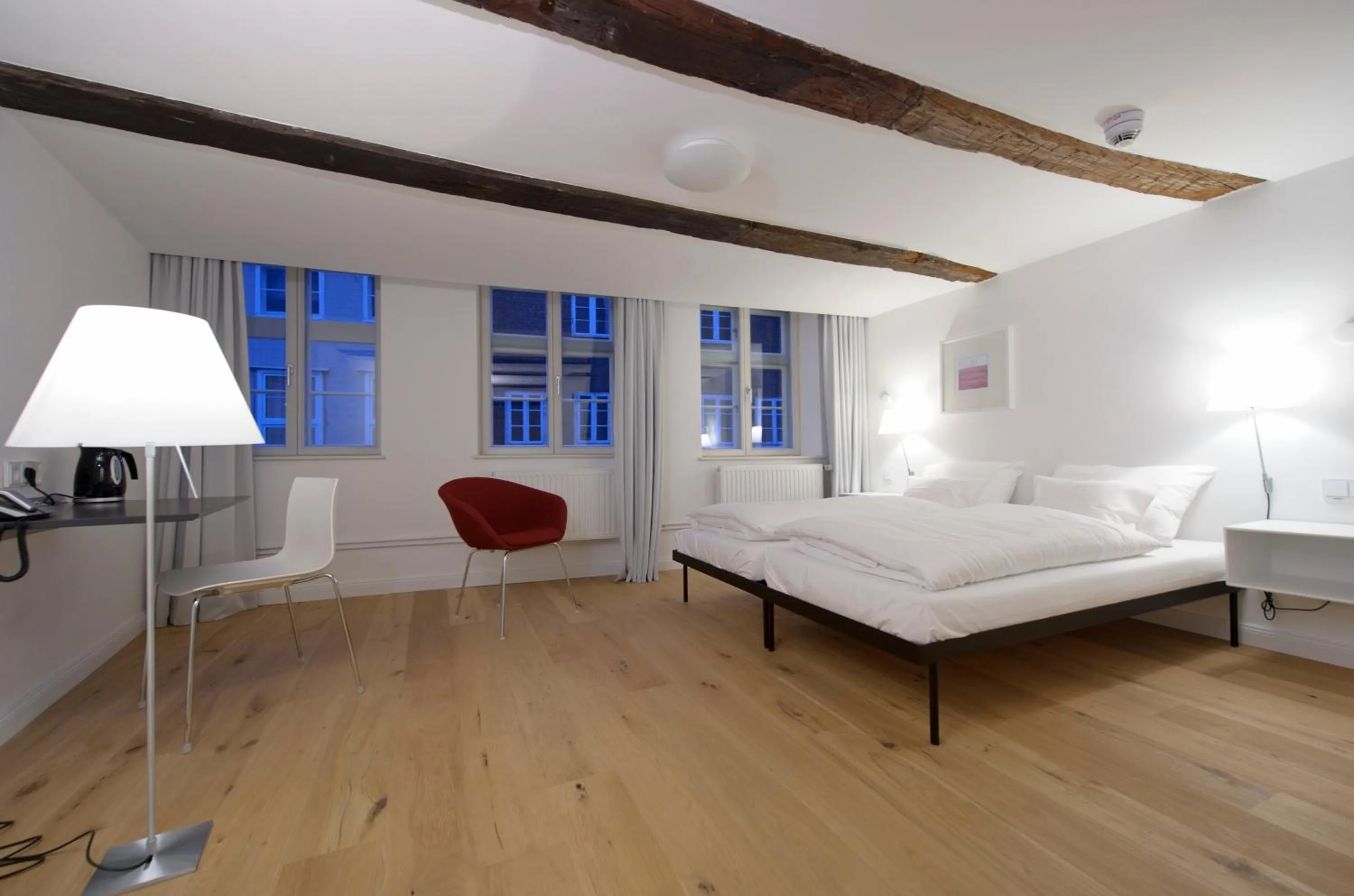 Photo of the whole room, Bed in einzigartig - Das kleine Hotel im Wasserviertel
