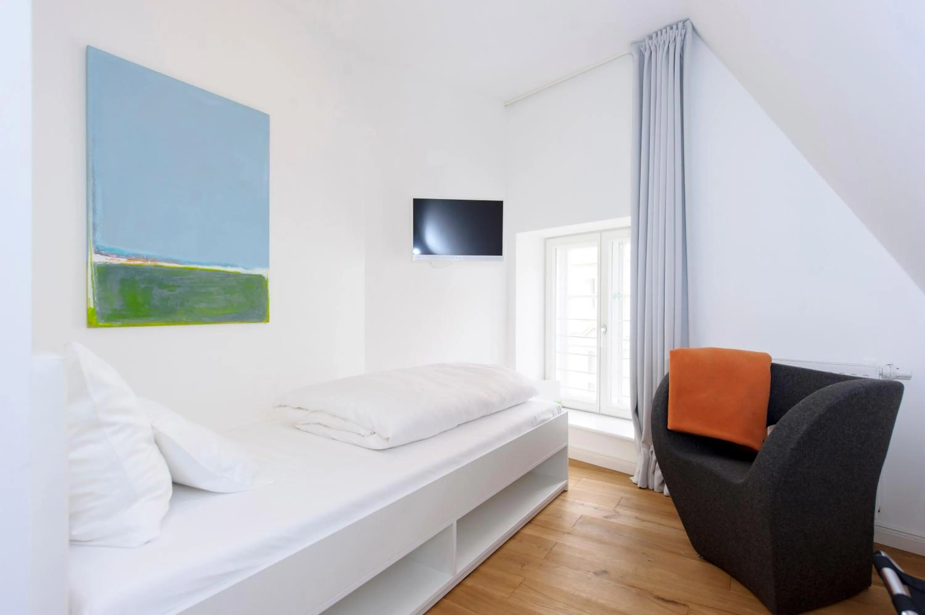 Photo of the whole room, Bed in einzigartig - Das kleine Hotel im Wasserviertel