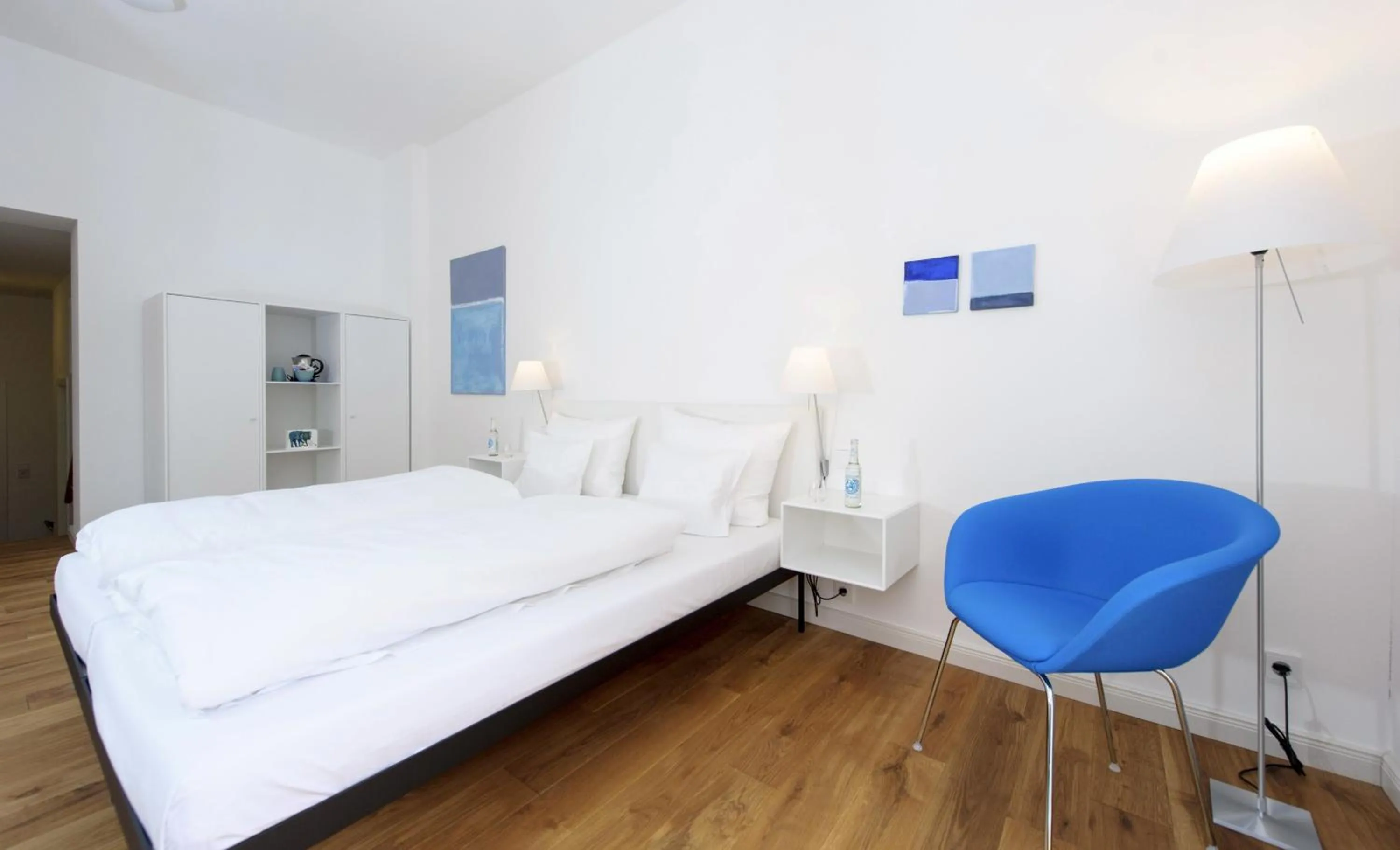 Photo of the whole room, Bed in einzigartig - Das kleine Hotel im Wasserviertel
