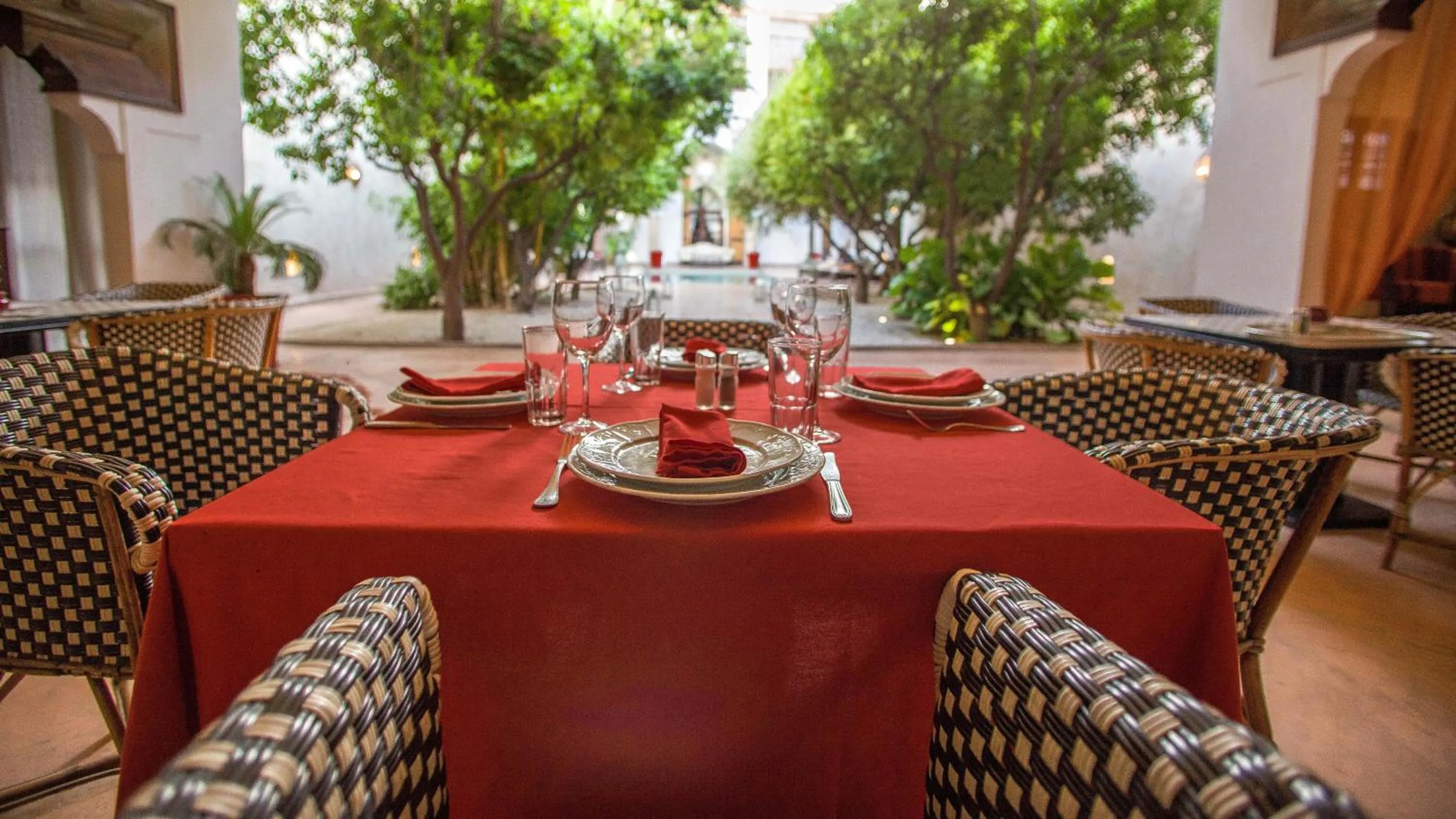 Restaurant/places to eat in Riad Charaï