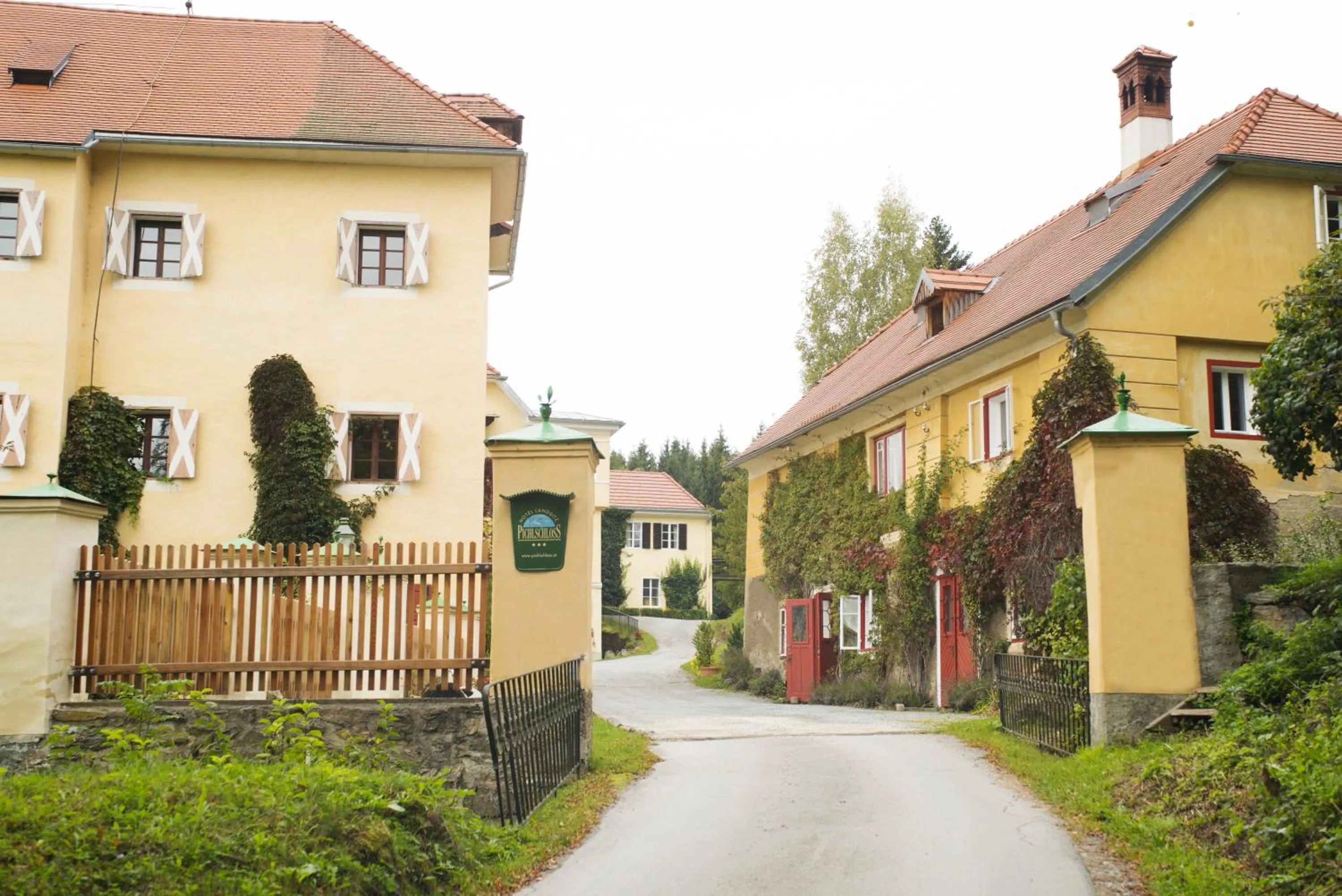 Facade/entrance in Hotel Landsitz Pichlschloss
