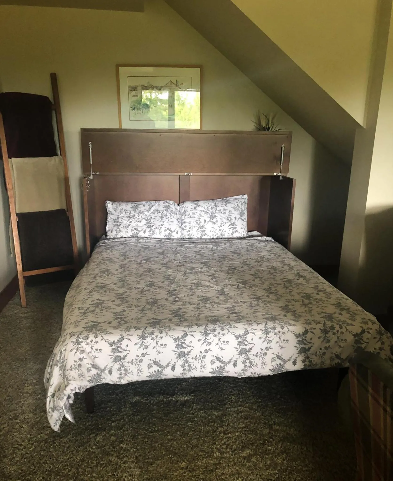 Bed in Shawnigan Hills Guest Suite