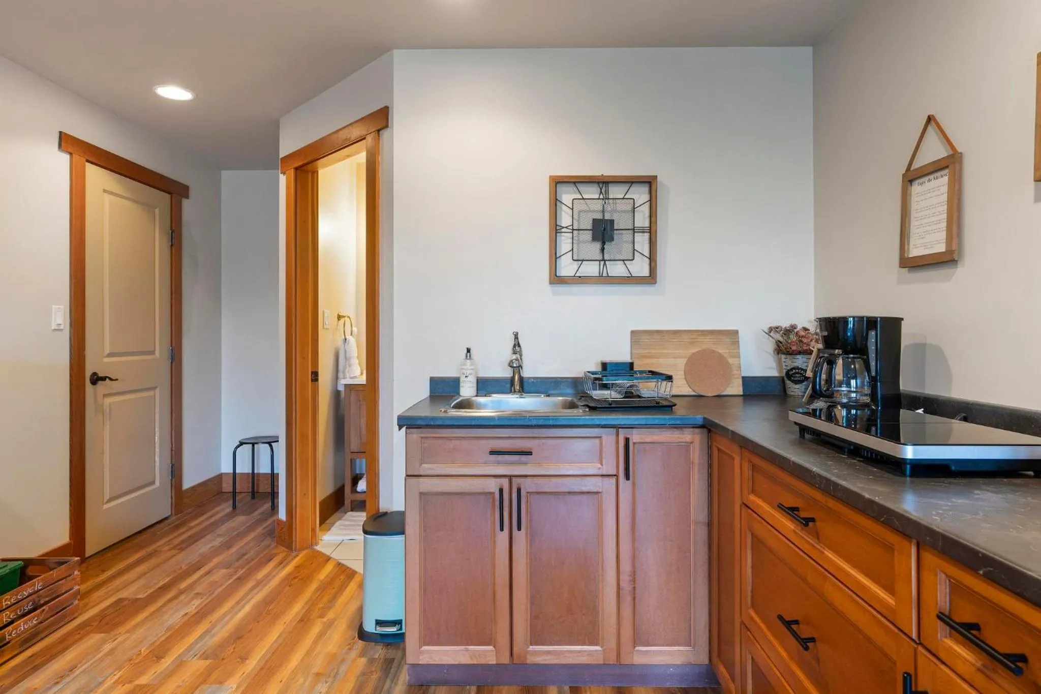 Kitchen or kitchenette in Shawnigan Hills Guest Suite
