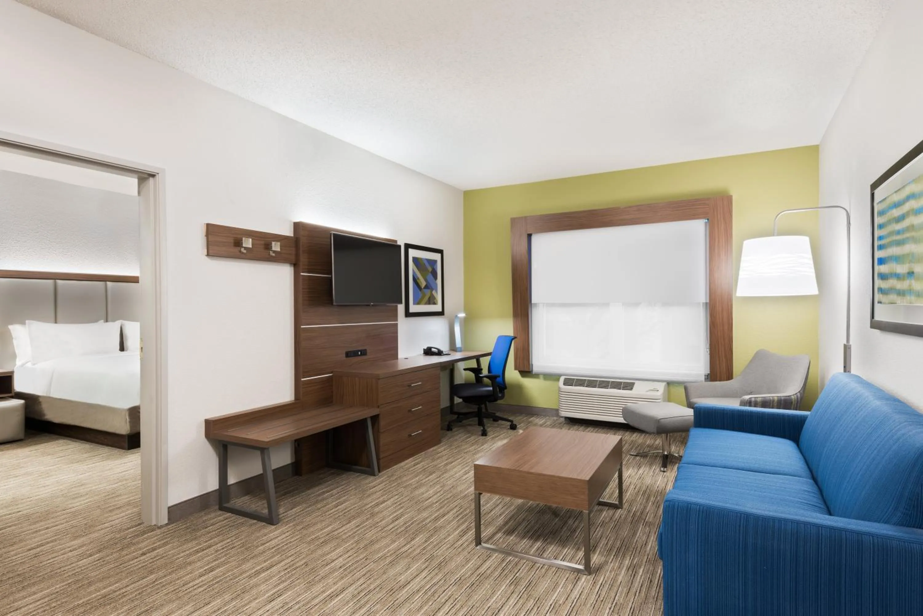 Photo of the whole room, Bed in Holiday Inn Express & Suites - Columbus Airport East by IHG
