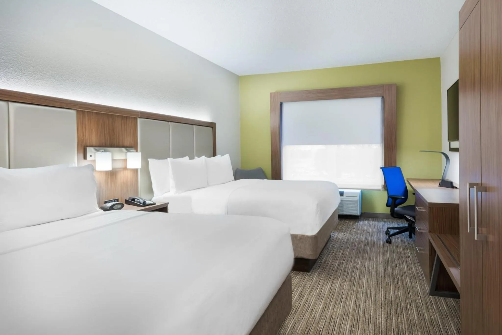 Photo of the whole room, Bed in Holiday Inn Express & Suites - Columbus Airport East by IHG