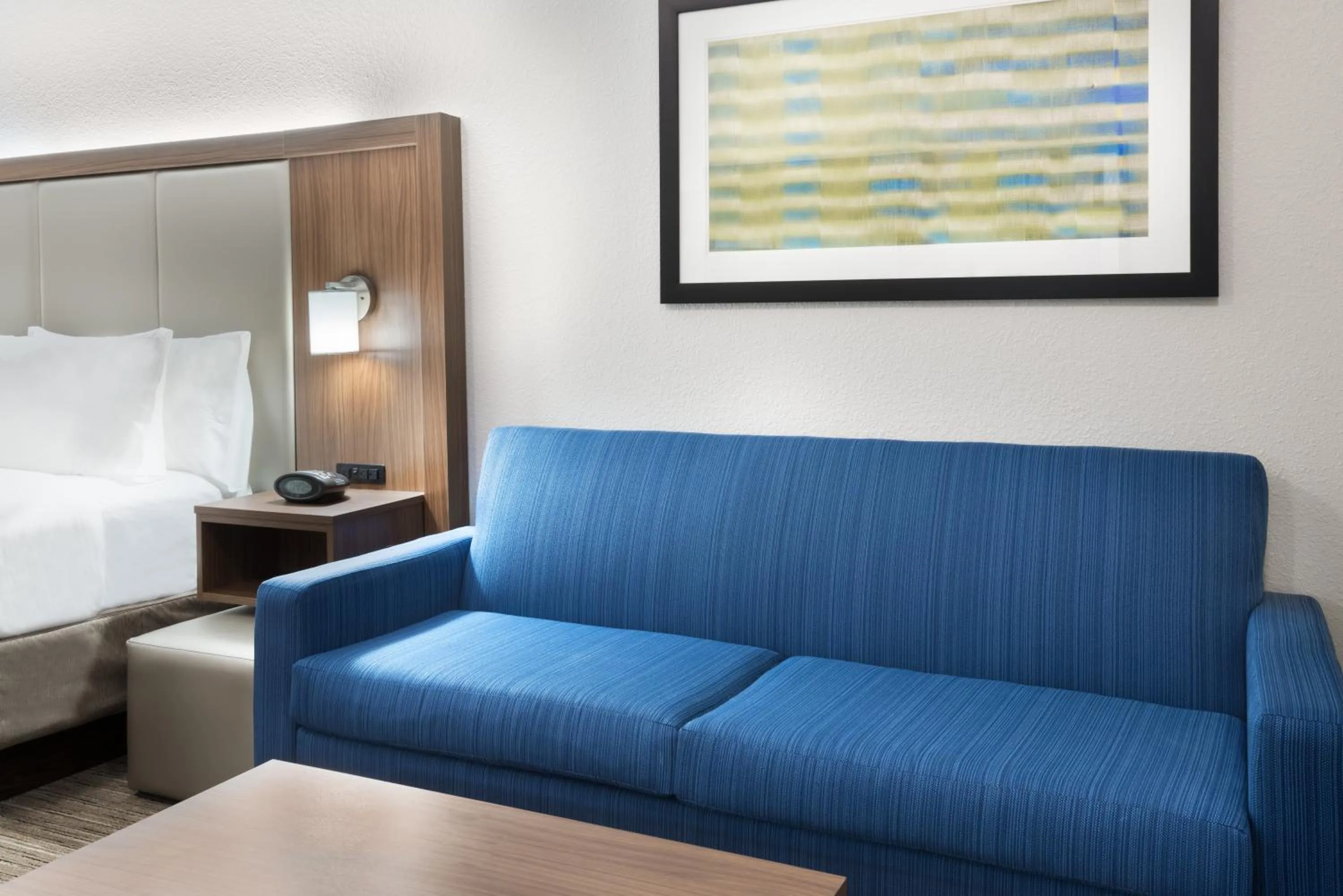 Bedroom, Bed in Holiday Inn Express & Suites - Columbus Airport East by IHG