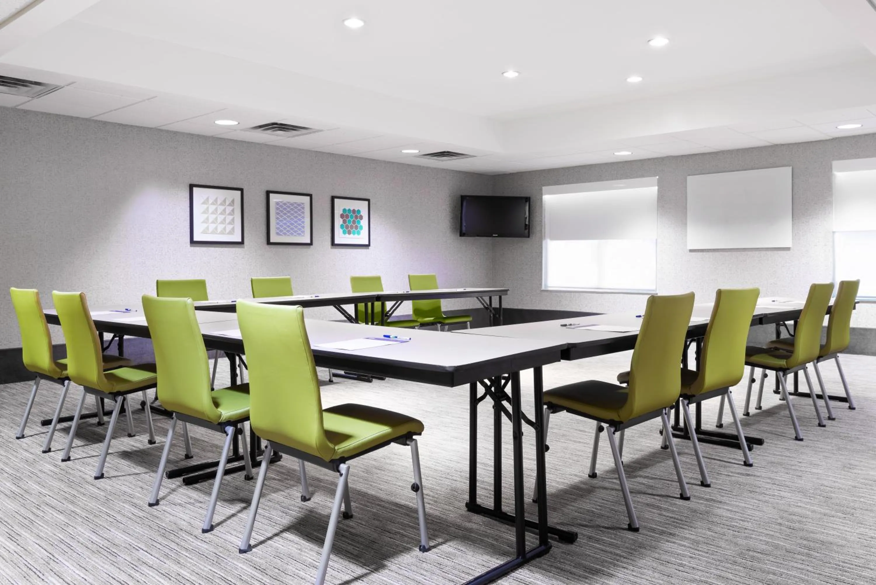 Meeting/conference room in Holiday Inn Express & Suites - Columbus Airport East by IHG