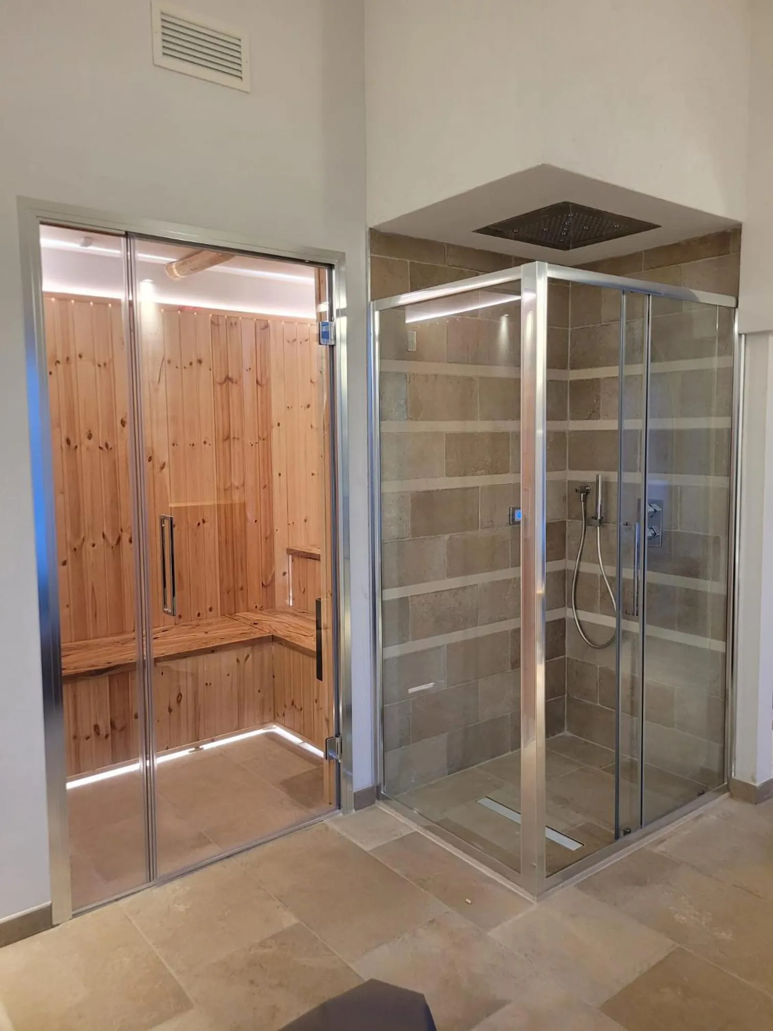 Shower in Tenuta Masseria & Spa Chicco Rizzo