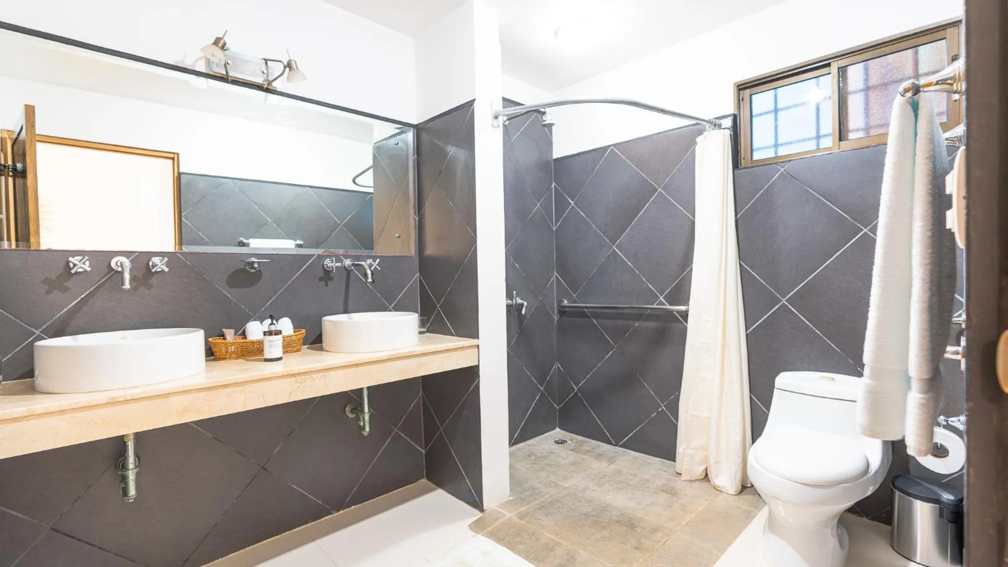 Bathroom in Hotel Arco Iris