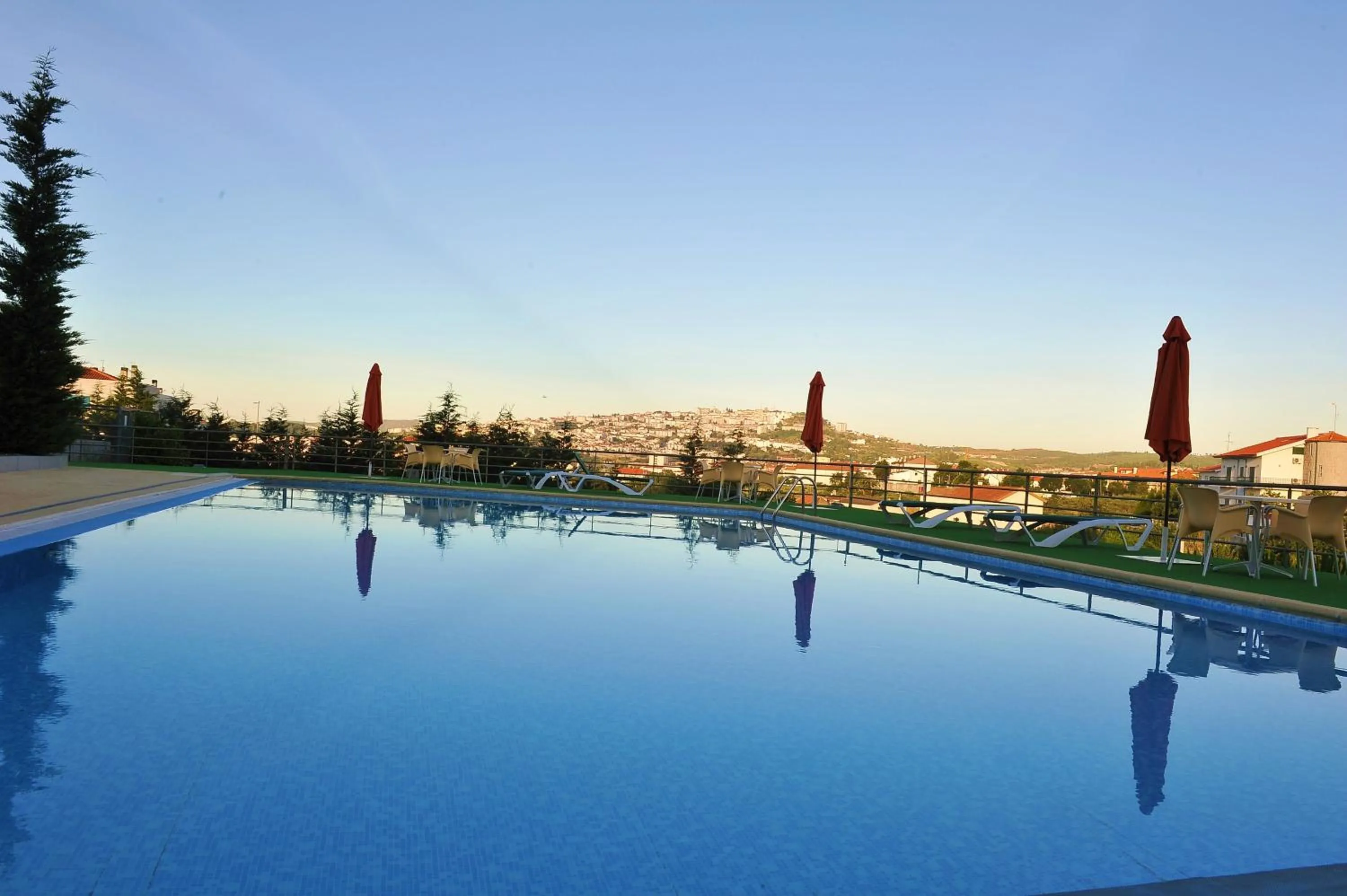 Swimming pool in Hotel Lusitania Congress & Spa