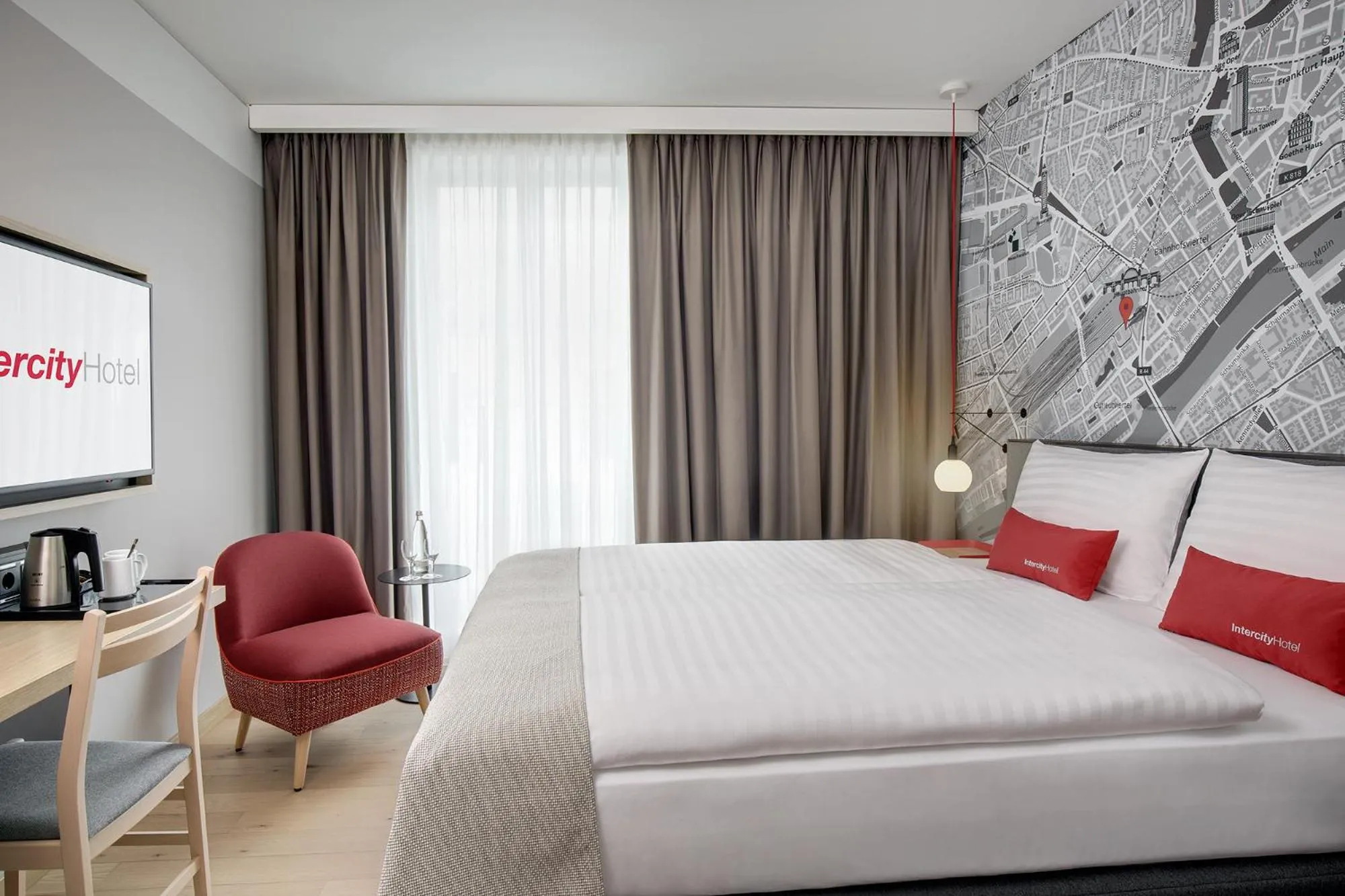 Photo of the whole room, Bed in IntercityHotel Frankfurt Hauptbahnhof Süd