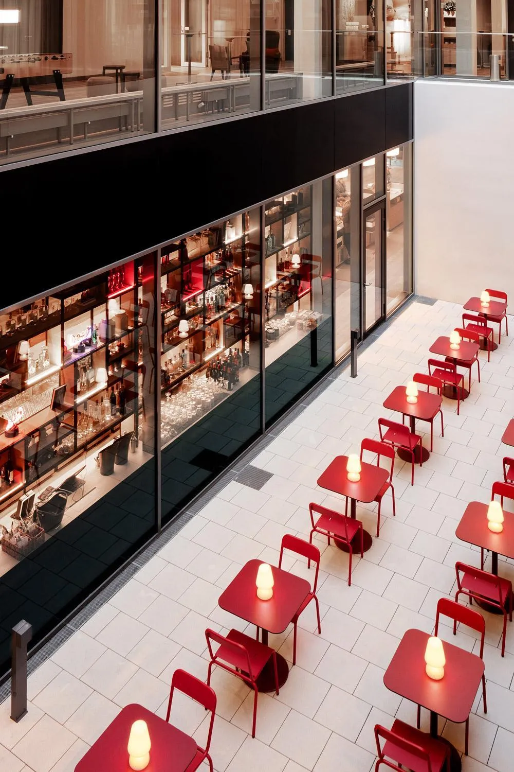 Patio in IntercityHotel Frankfurt Hauptbahnhof Süd