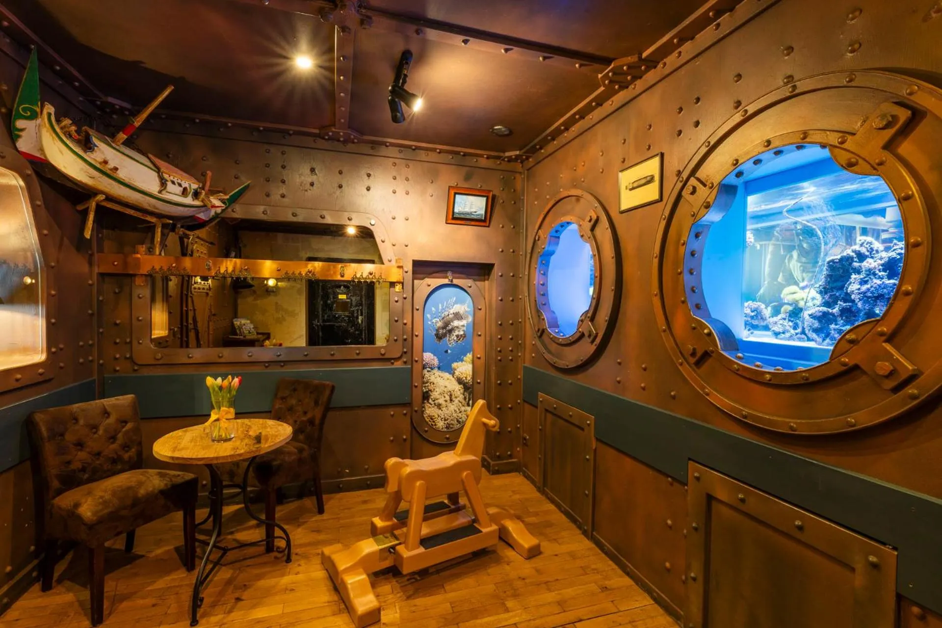 children in Hotel Nautilus