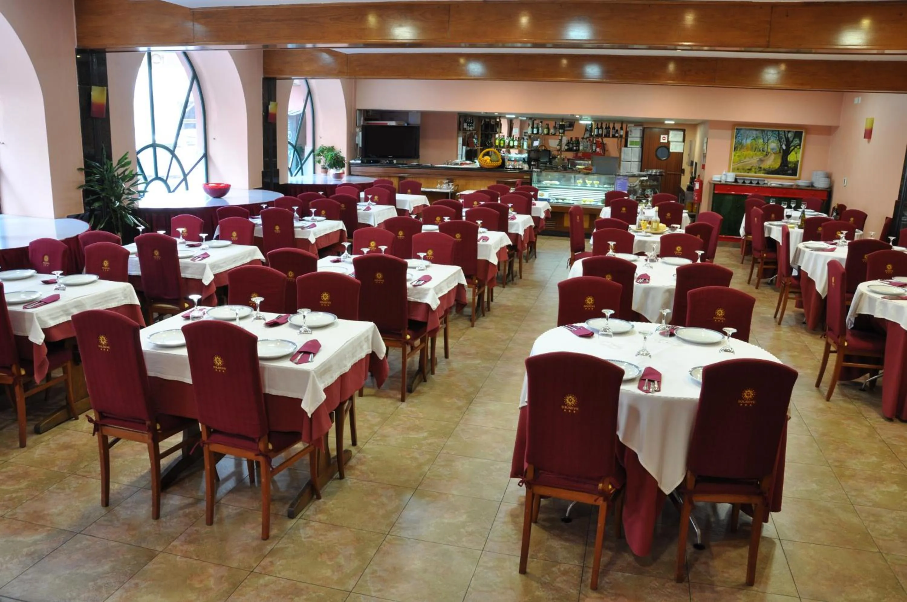 Restaurant/places to eat in Hotel Solneve
