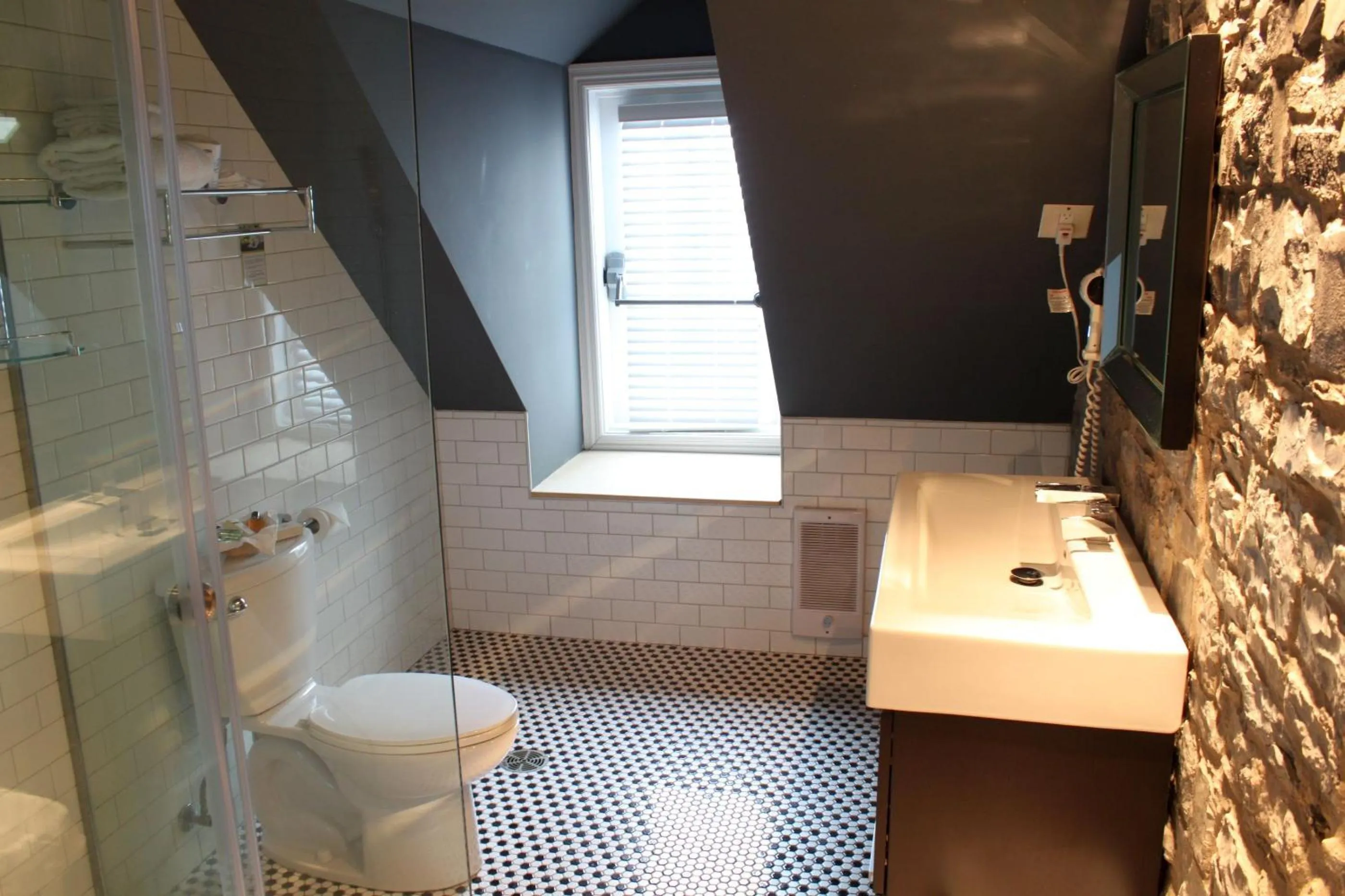 Shower in Auberge du Trésor