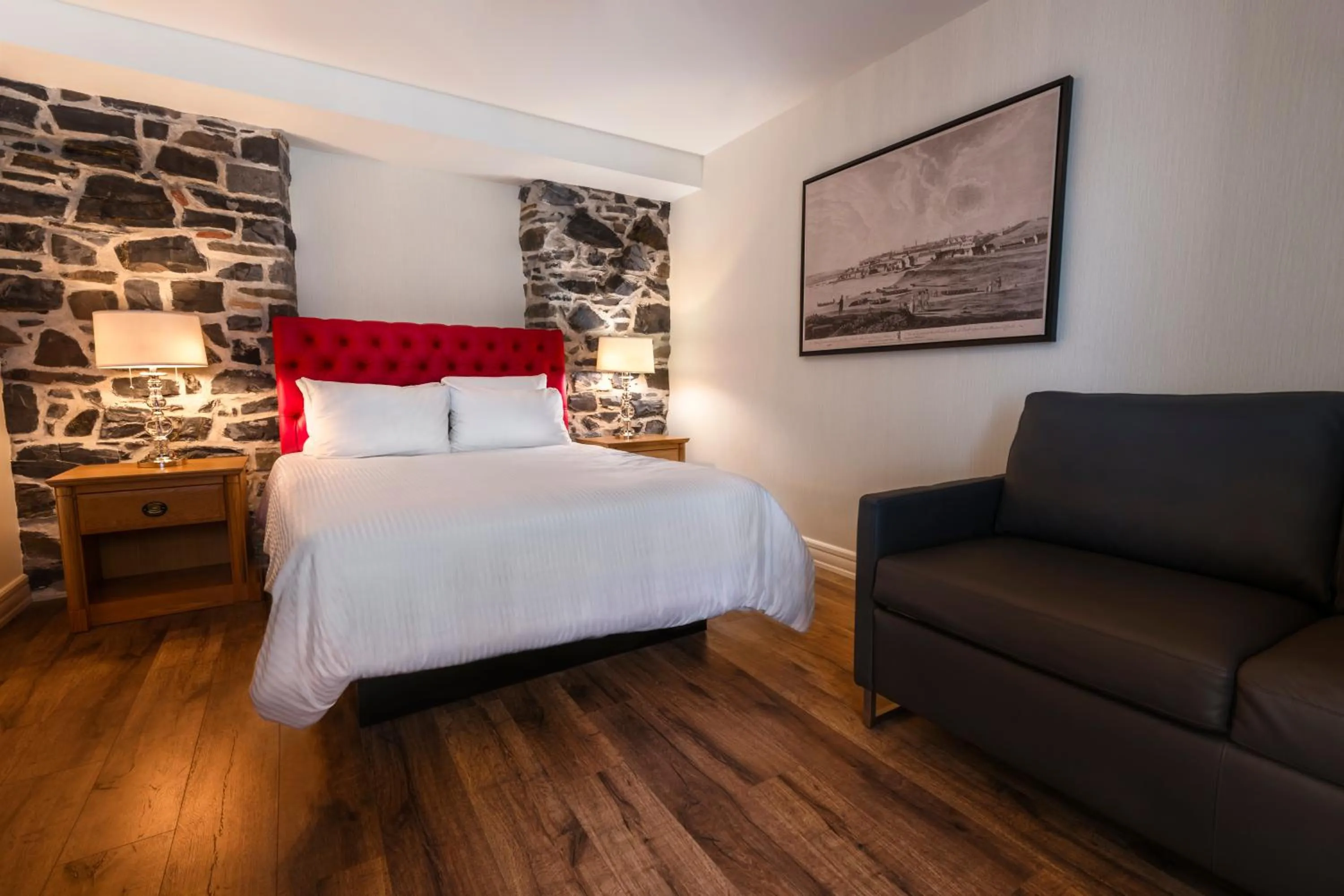 Photo of the whole room, Bed in Auberge du Trésor