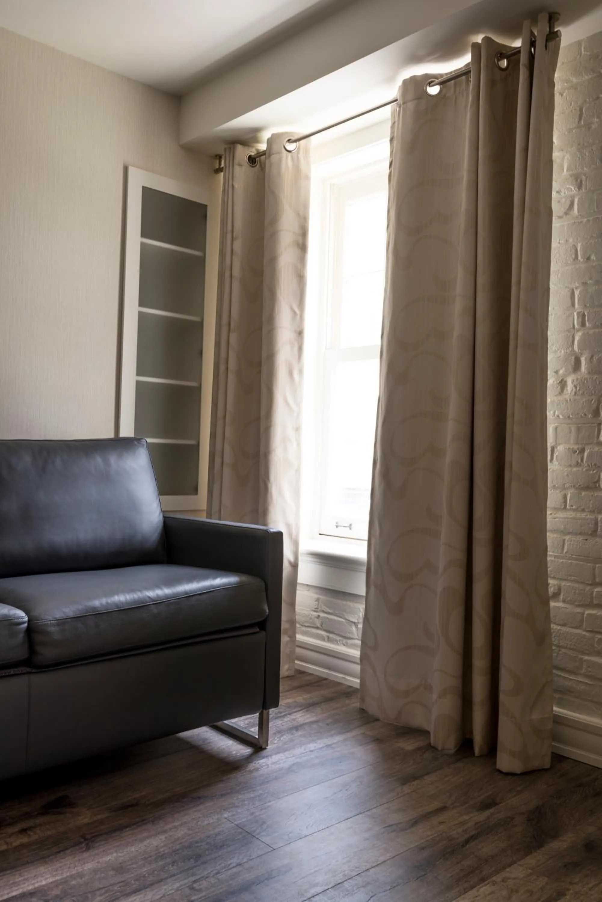 Seating area in Auberge du Trésor