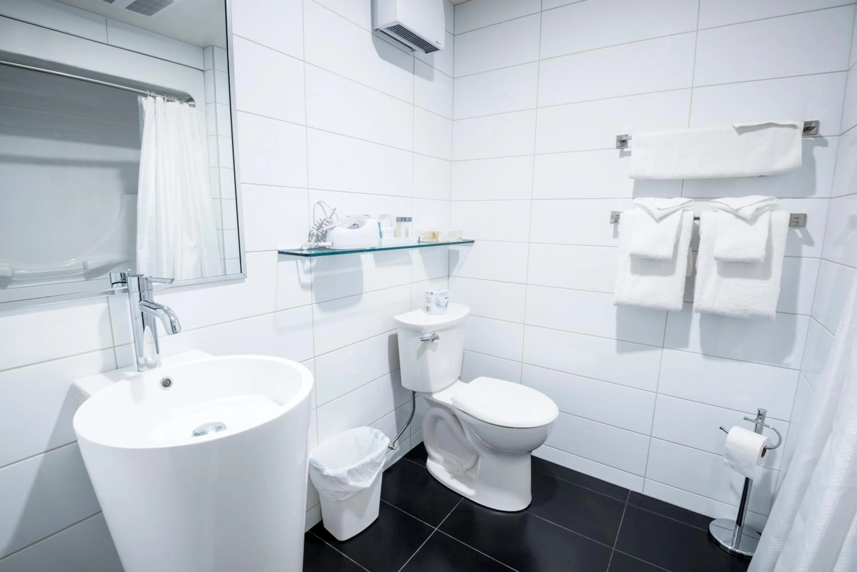 Bathroom in Auberge du Trésor