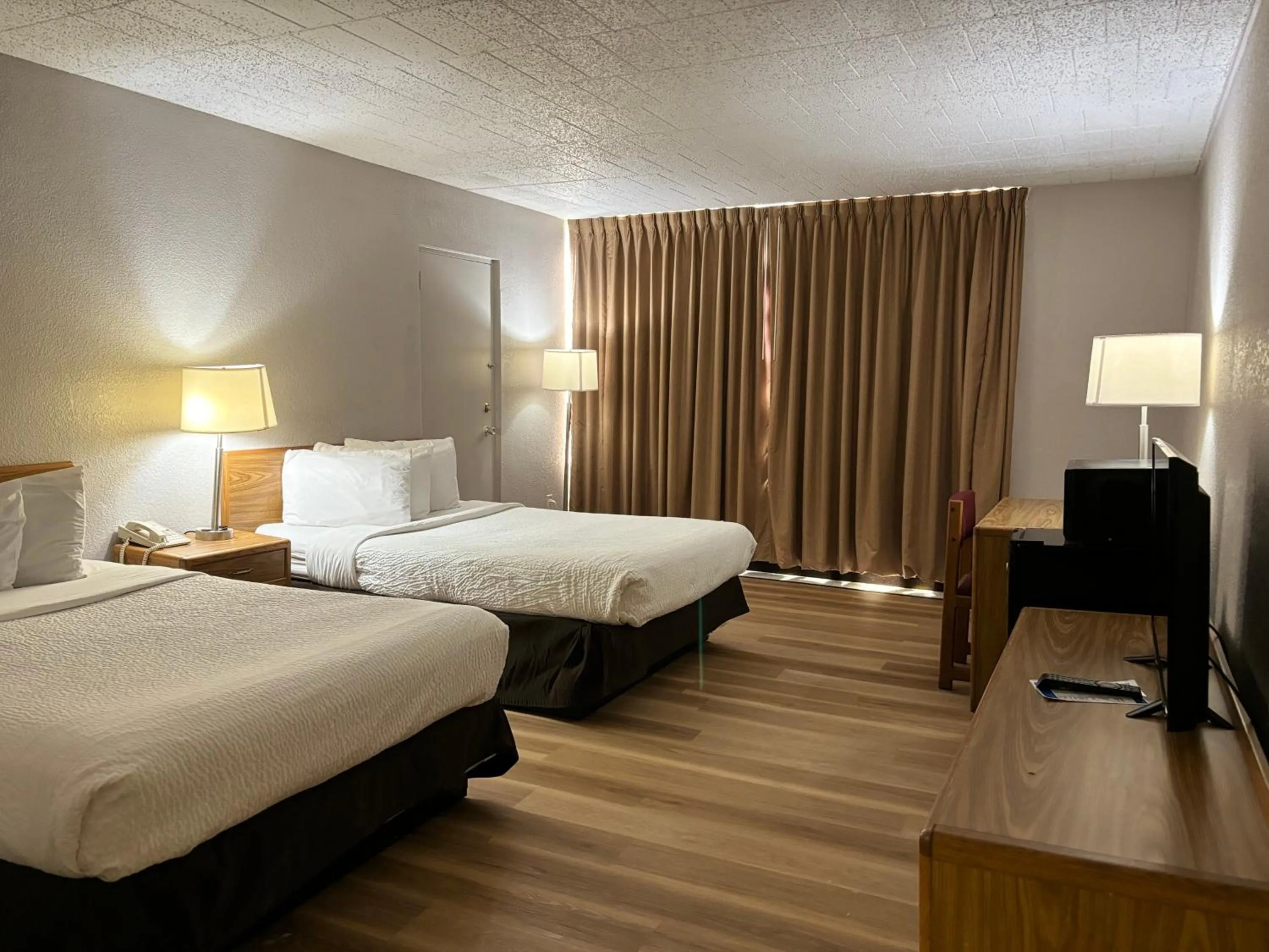 Photo of the whole room, Bed in Days Inn by Wyndham Williamsport