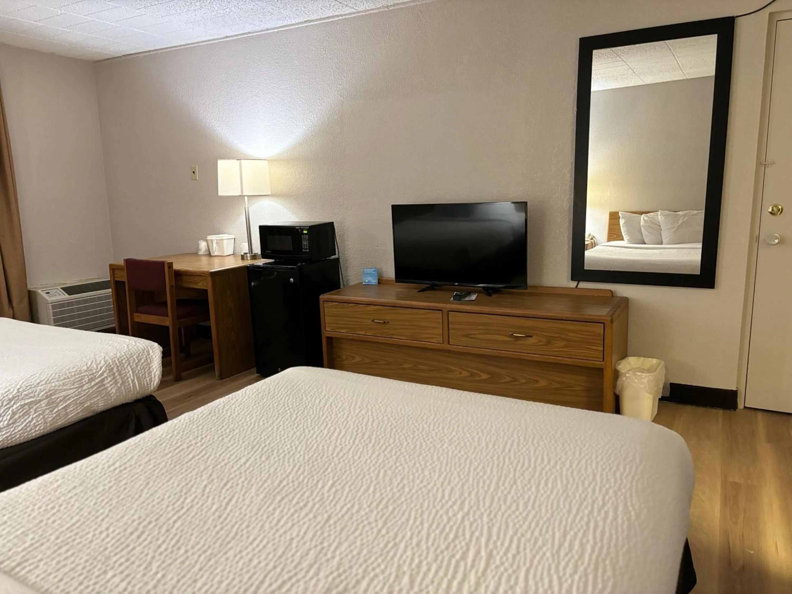 Bed in Days Inn by Wyndham Williamsport