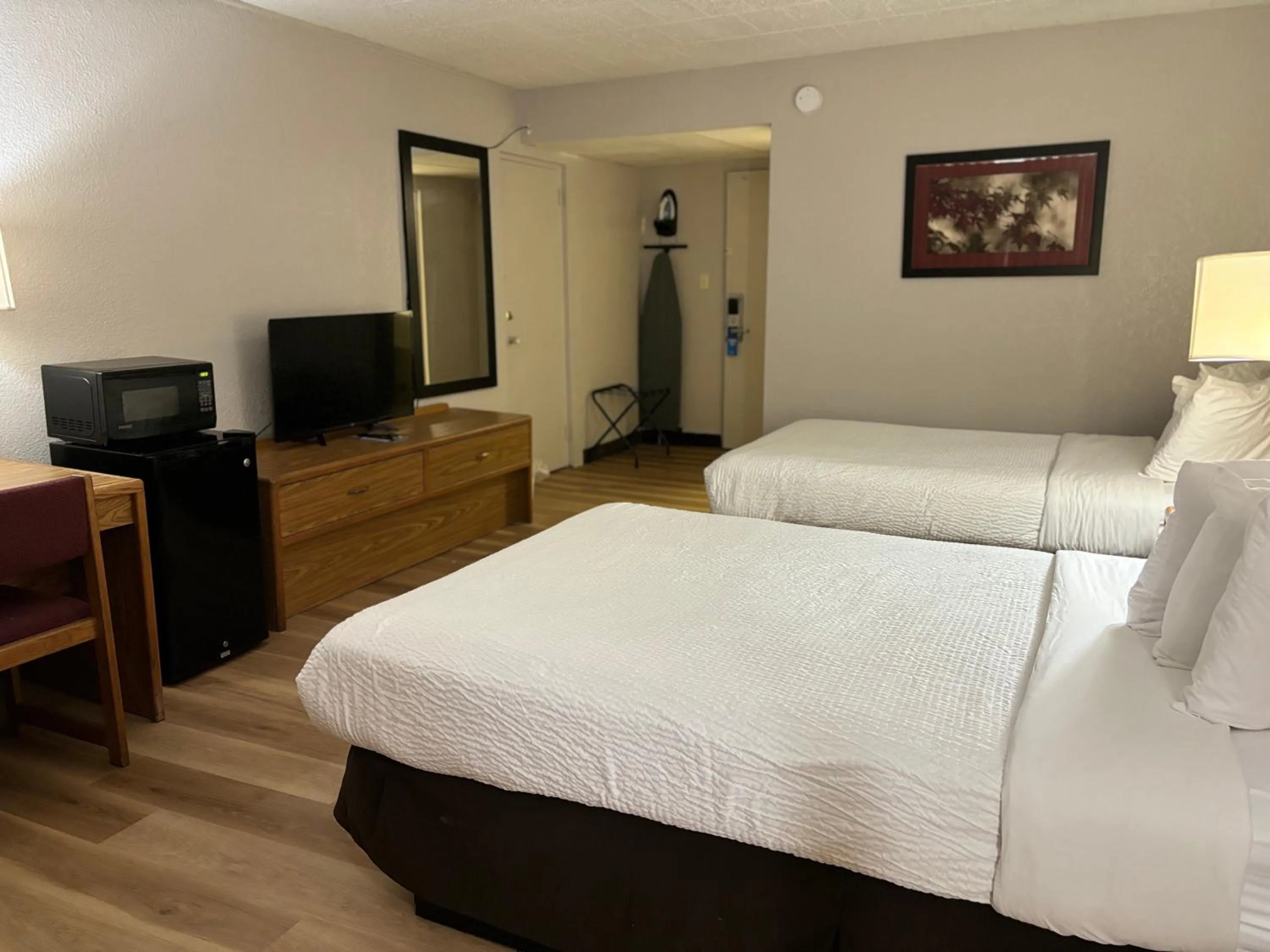 Photo of the whole room, Bed in Days Inn by Wyndham Williamsport