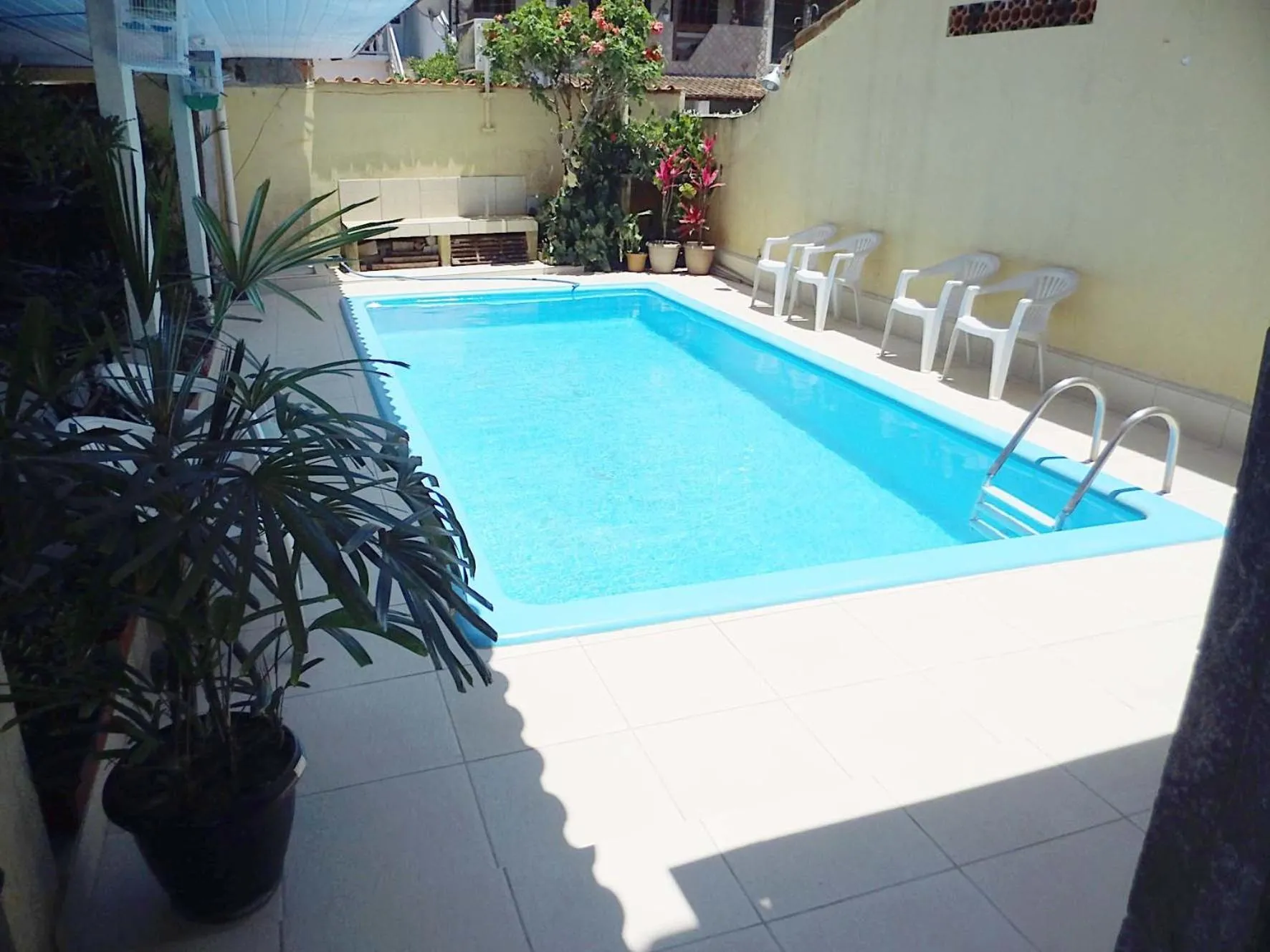 Swimming pool in Casa e Praia Hospedaria