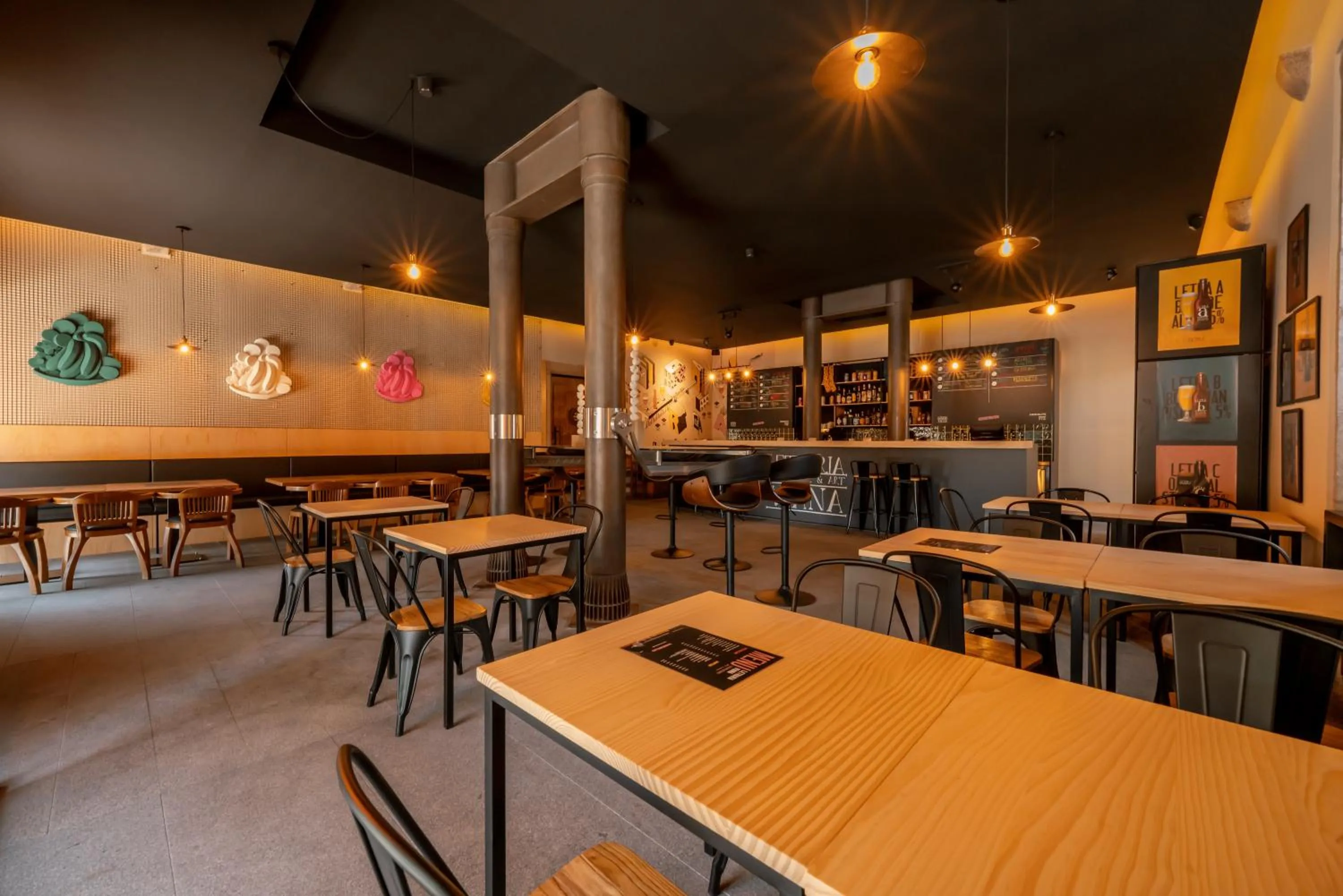 Restaurant/places to eat in Casa Melo Alvim - by Unlock Hotels