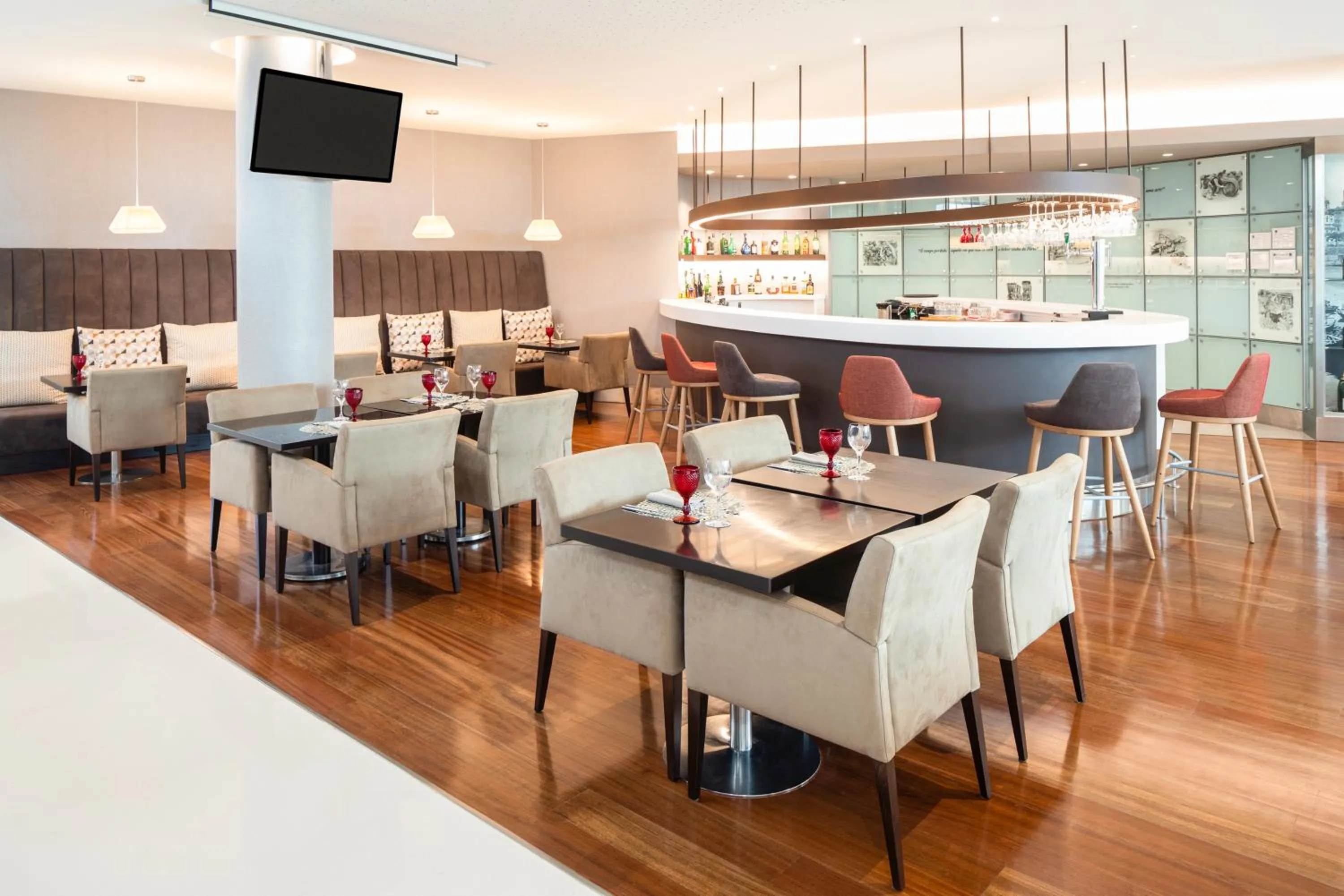 Restaurant/places to eat in Hotel Mercure Porto Gaia