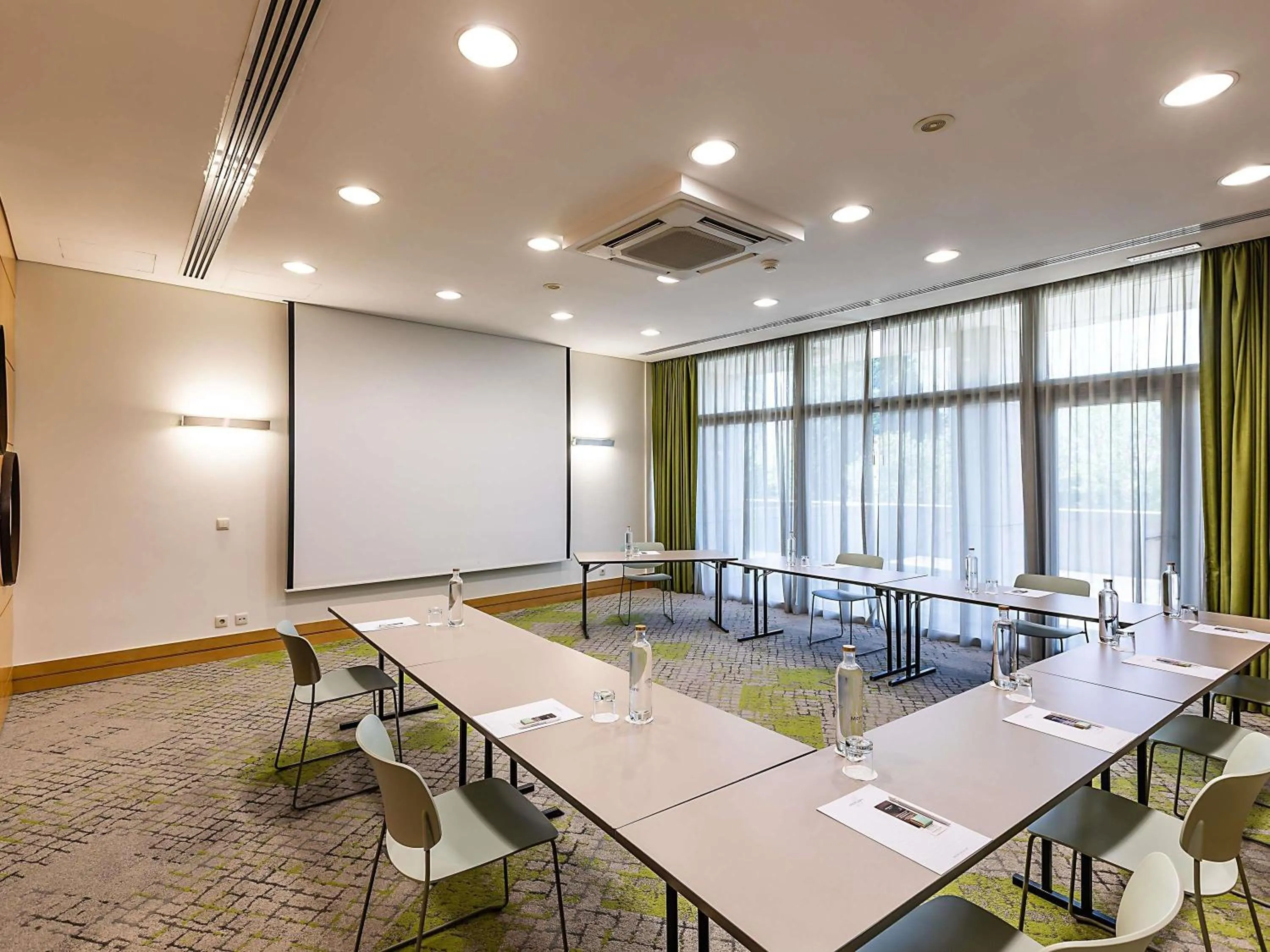 Meeting/conference room in Hotel Mercure Porto Gaia