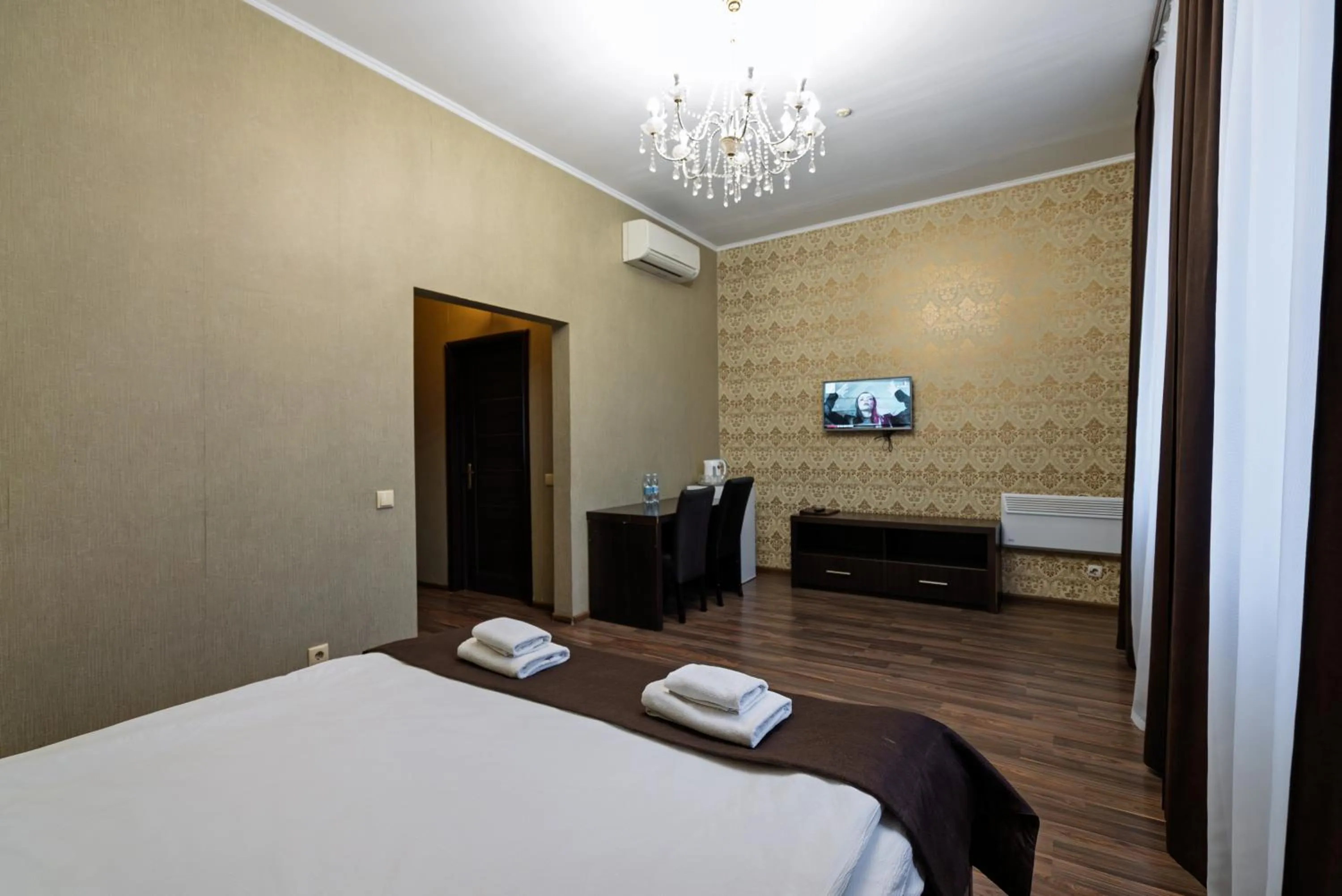 TV and multimedia, Bed in Hotel Verhovina