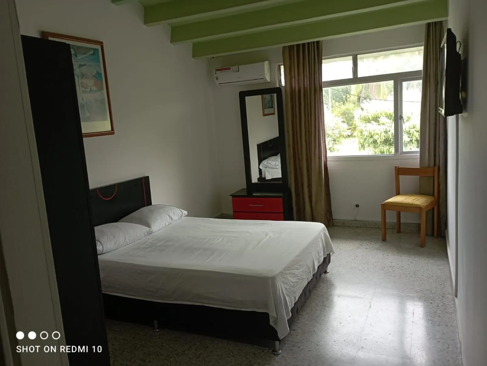 Property building, Bed in Hotel Albatros