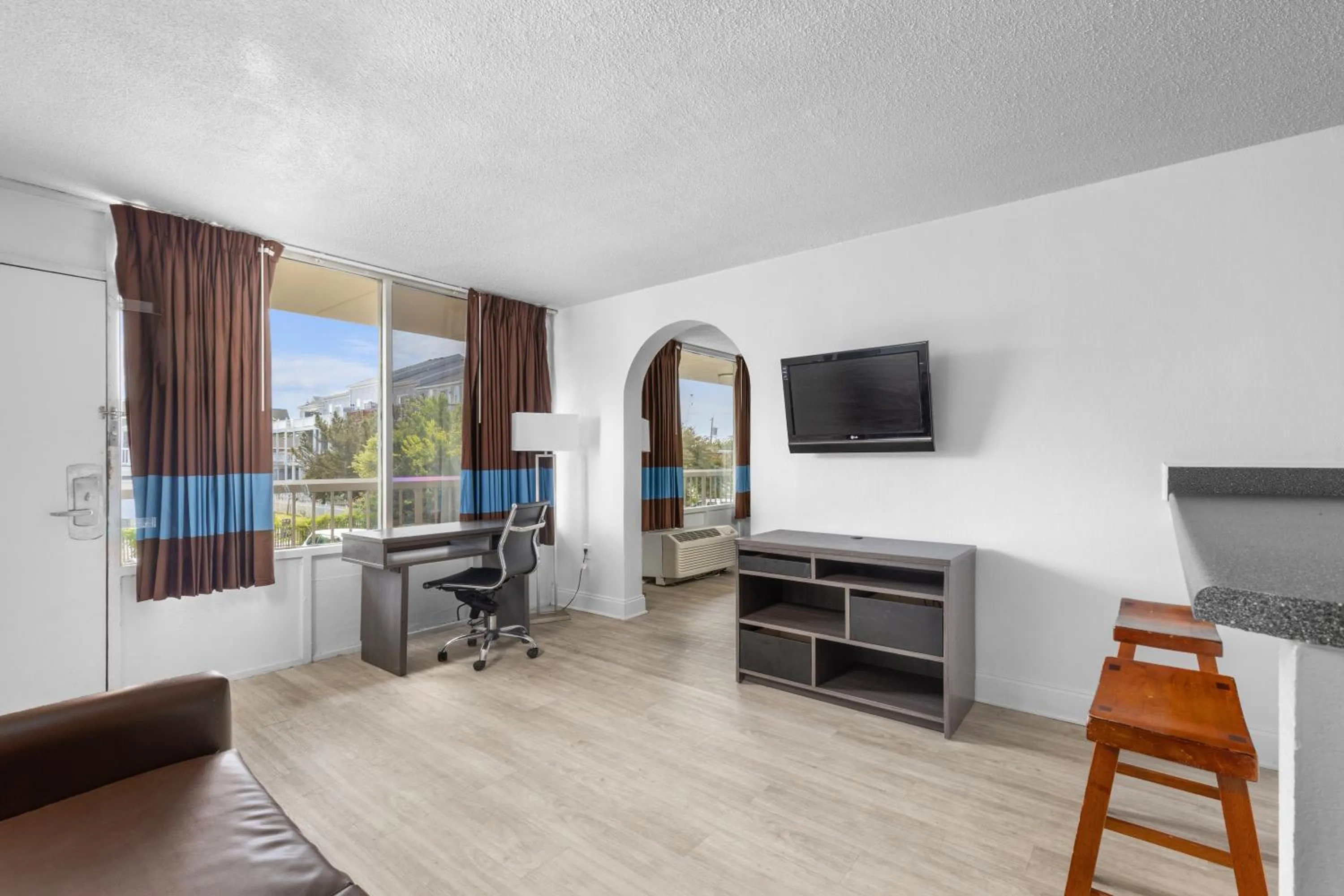 Living room in Super 8 by Wyndham Norfolk/Chesapeake Bay