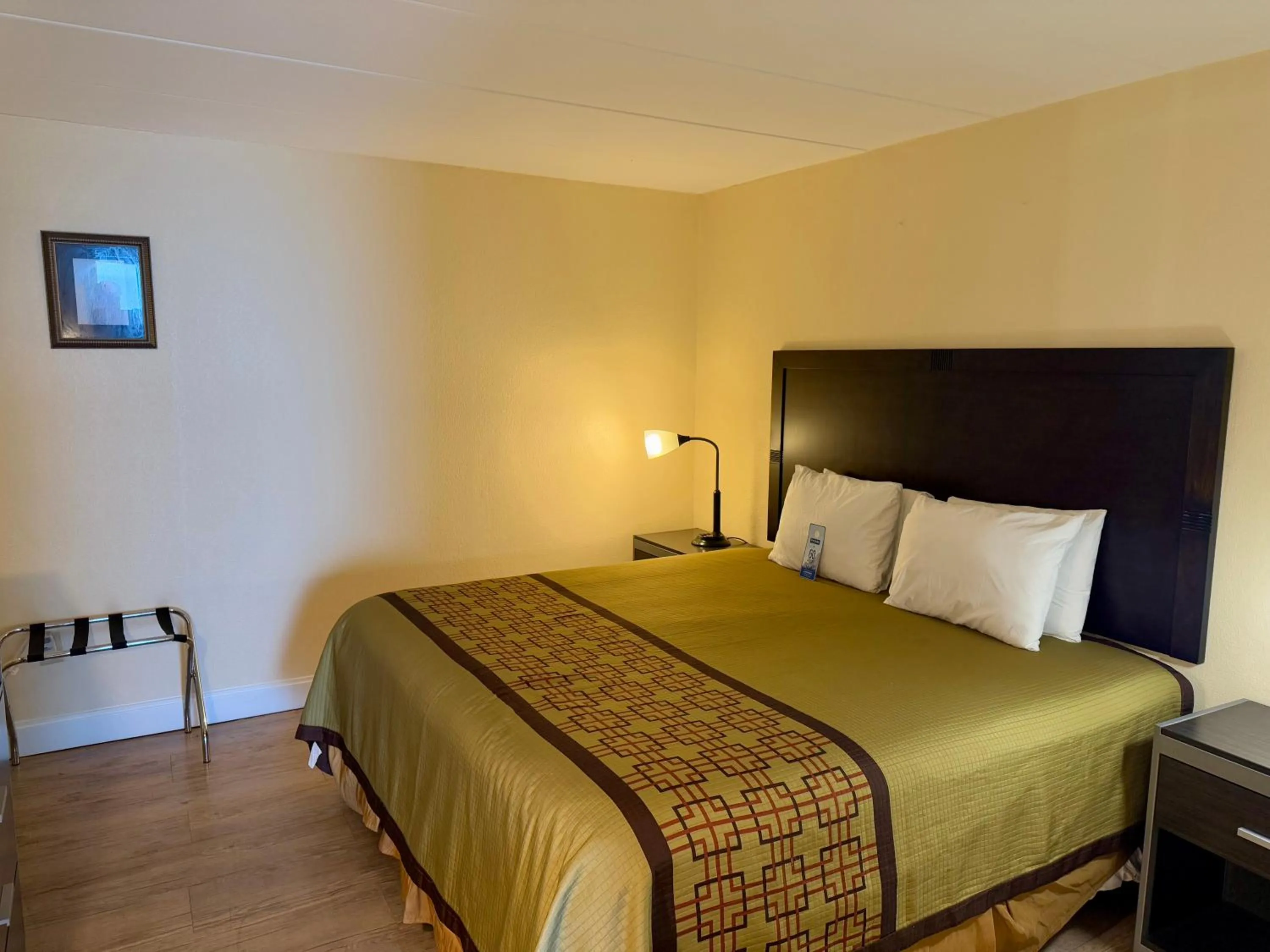 Bedroom, Bed in Aquarius Oceanfront Hotel