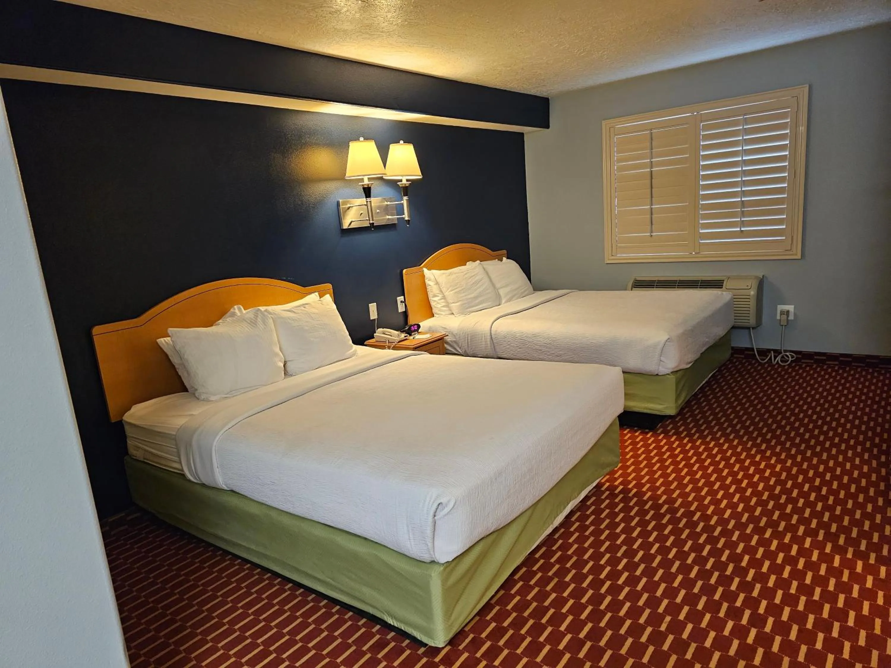 Bedroom, Bed in Executive Inn & Suites Extended Stay - Vernal