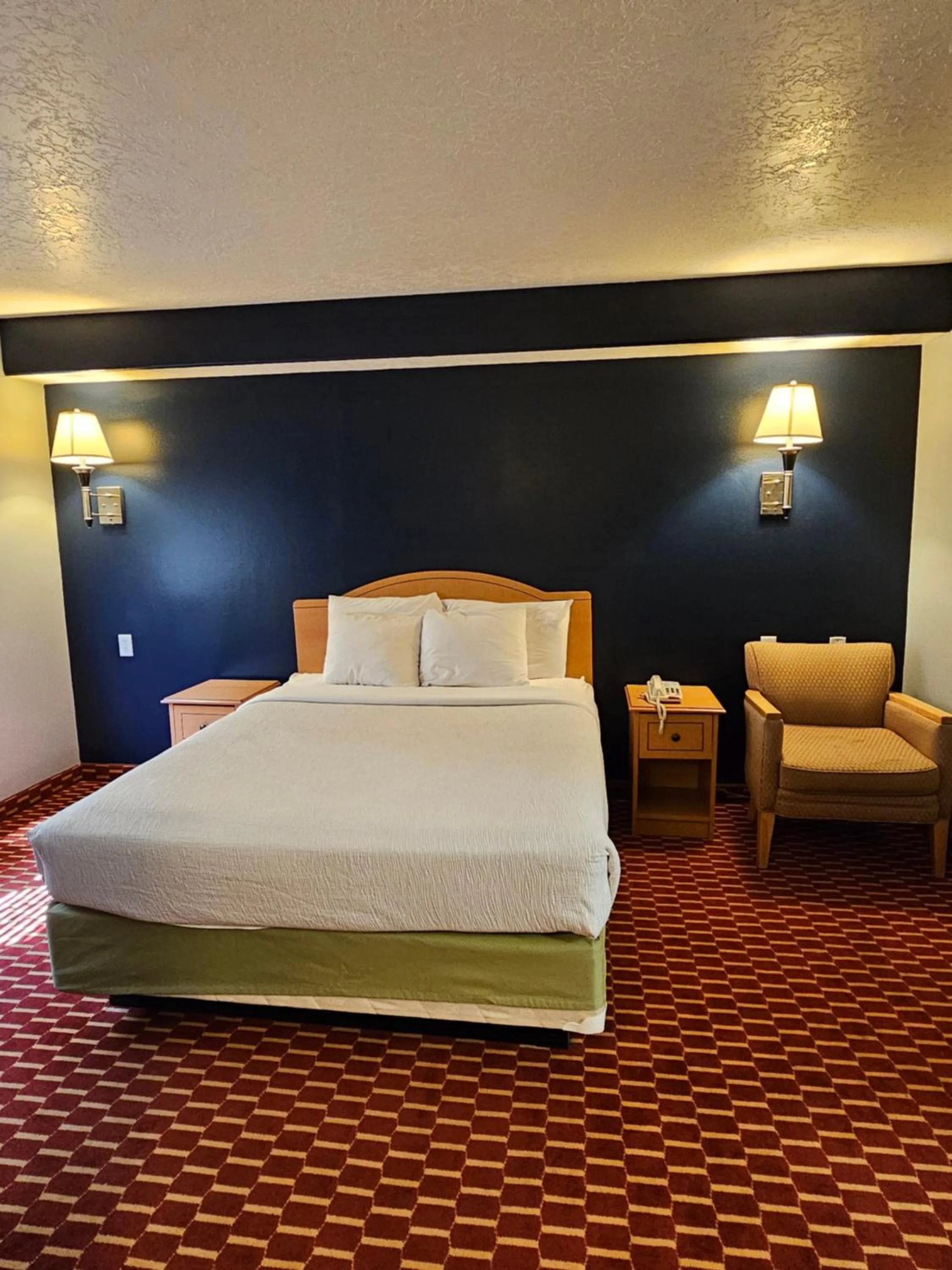 Bedroom, Bed in Executive Inn & Suites Extended Stay - Vernal