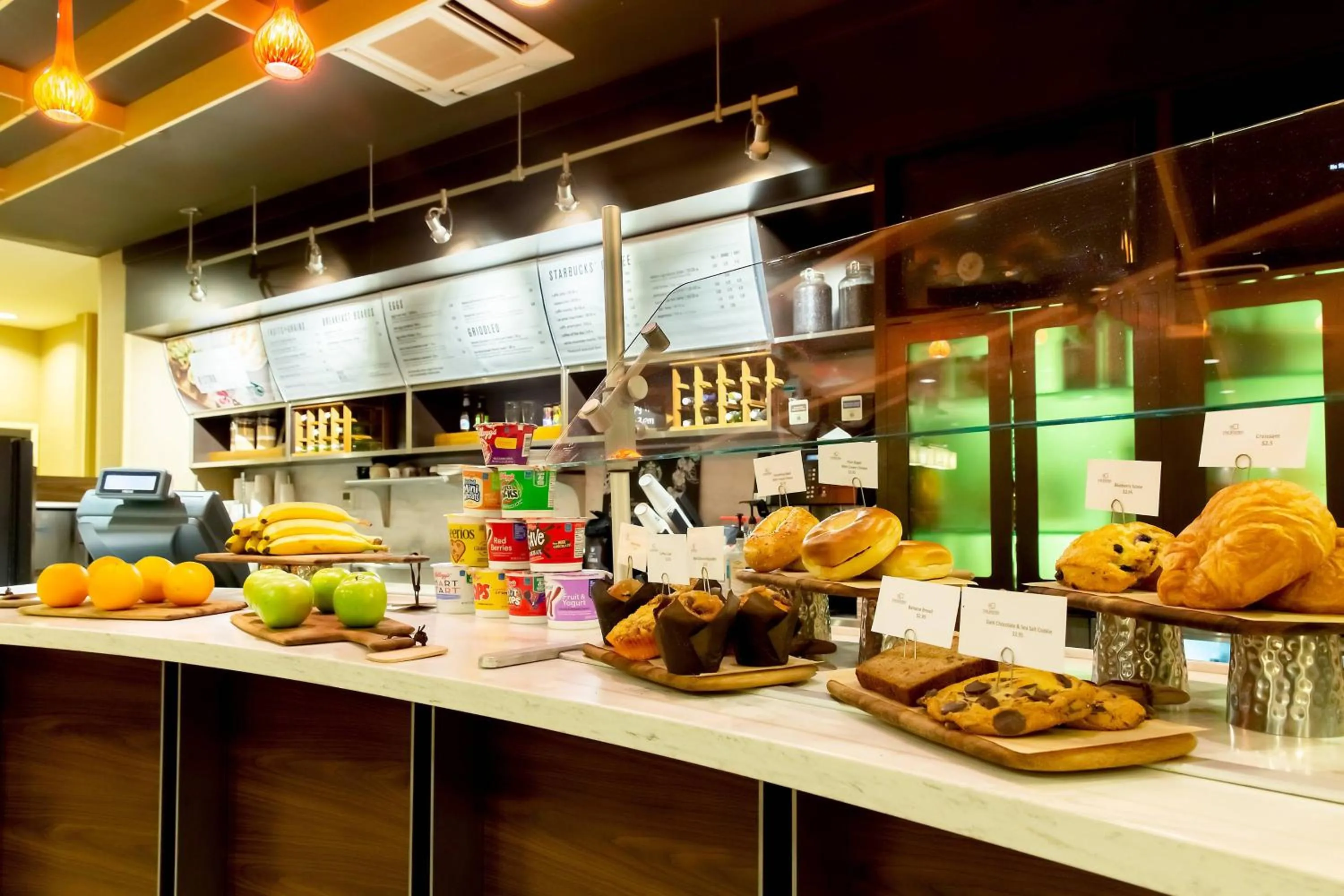 Breakfast in Courtyard by Marriott Lexington Keeneland/Airport