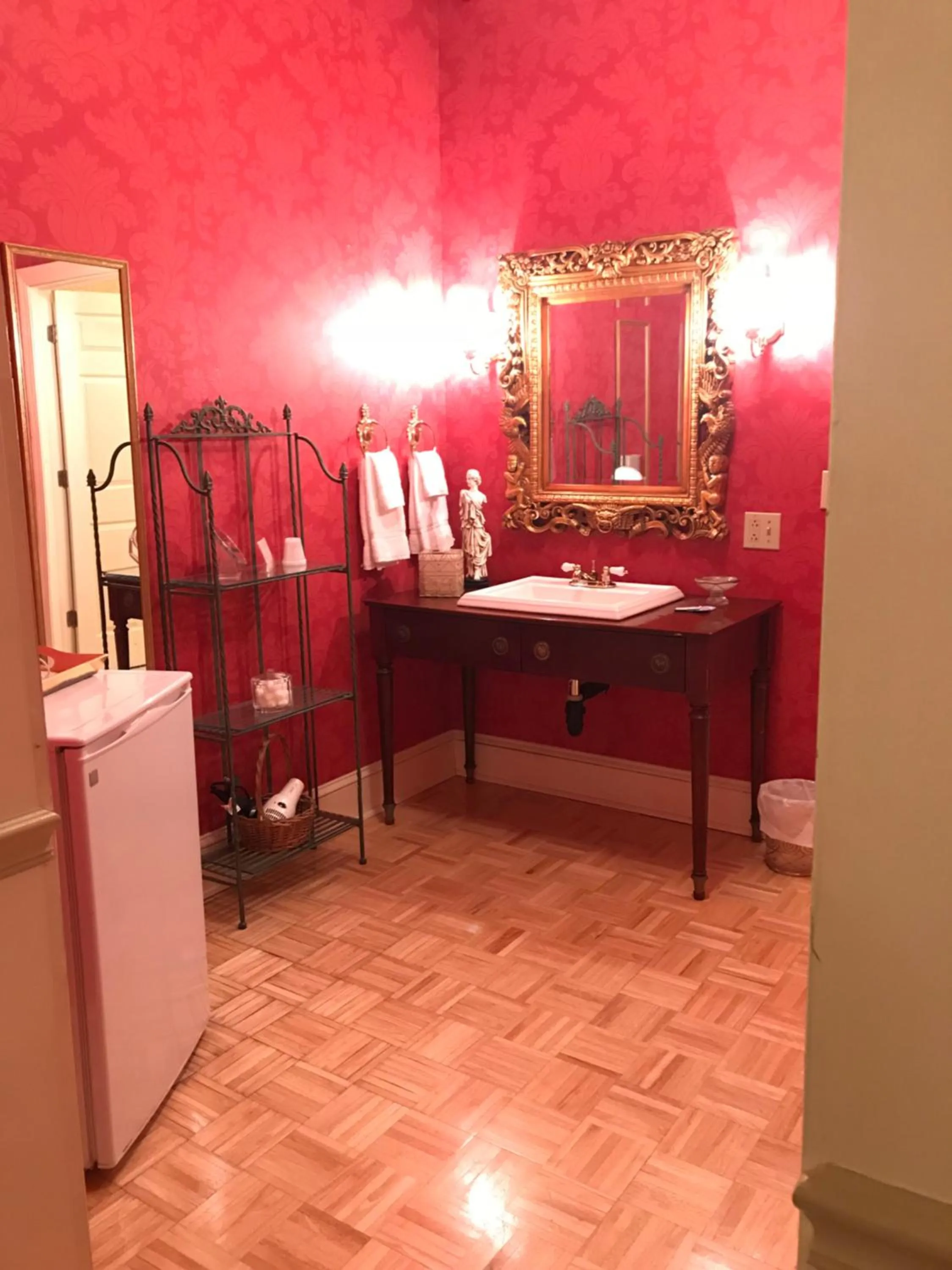 Bathroom in 1896 House Country Inn - Barnside Inn