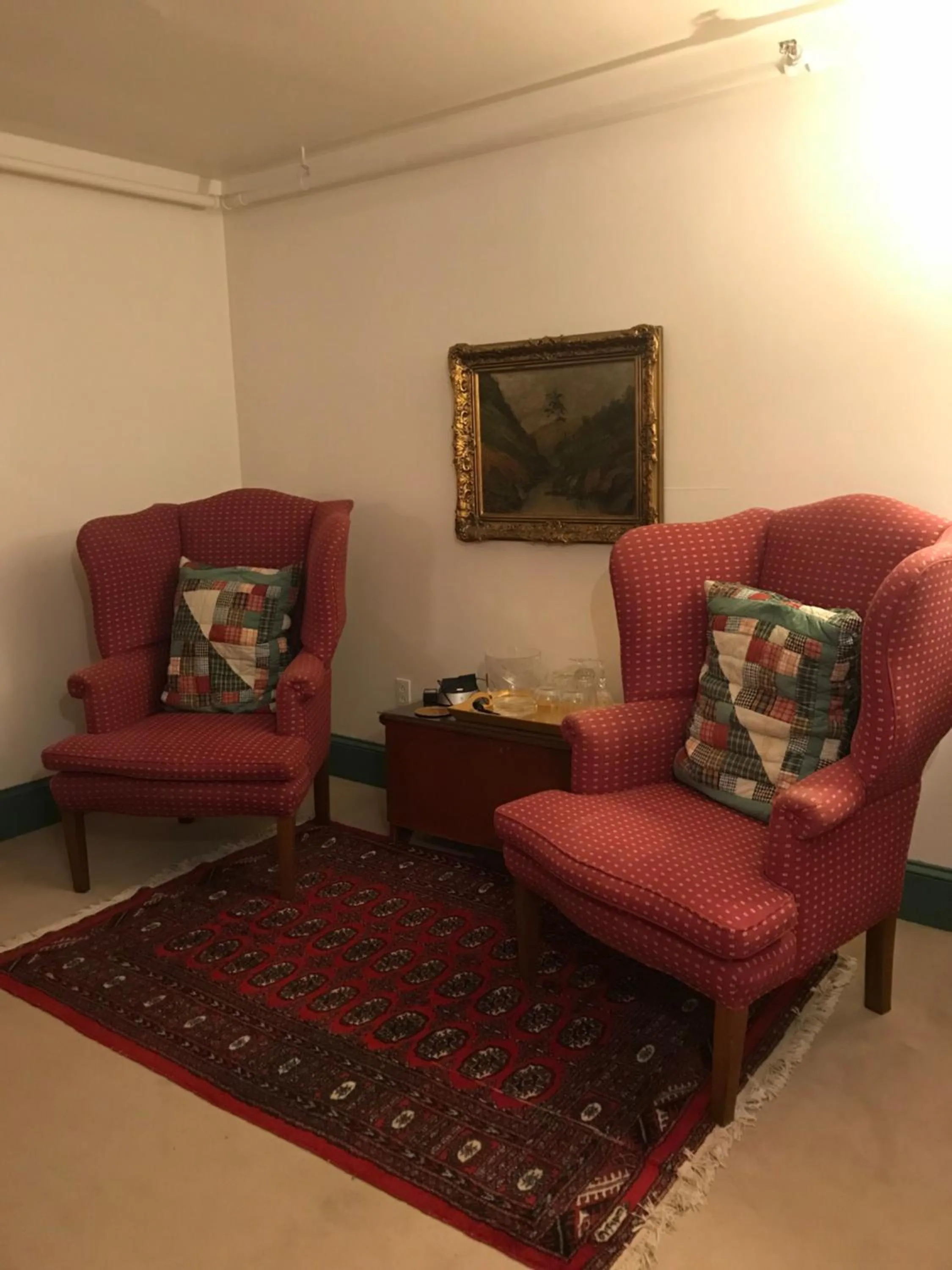 Seating area in 1896 House Country Inn - Barnside Inn