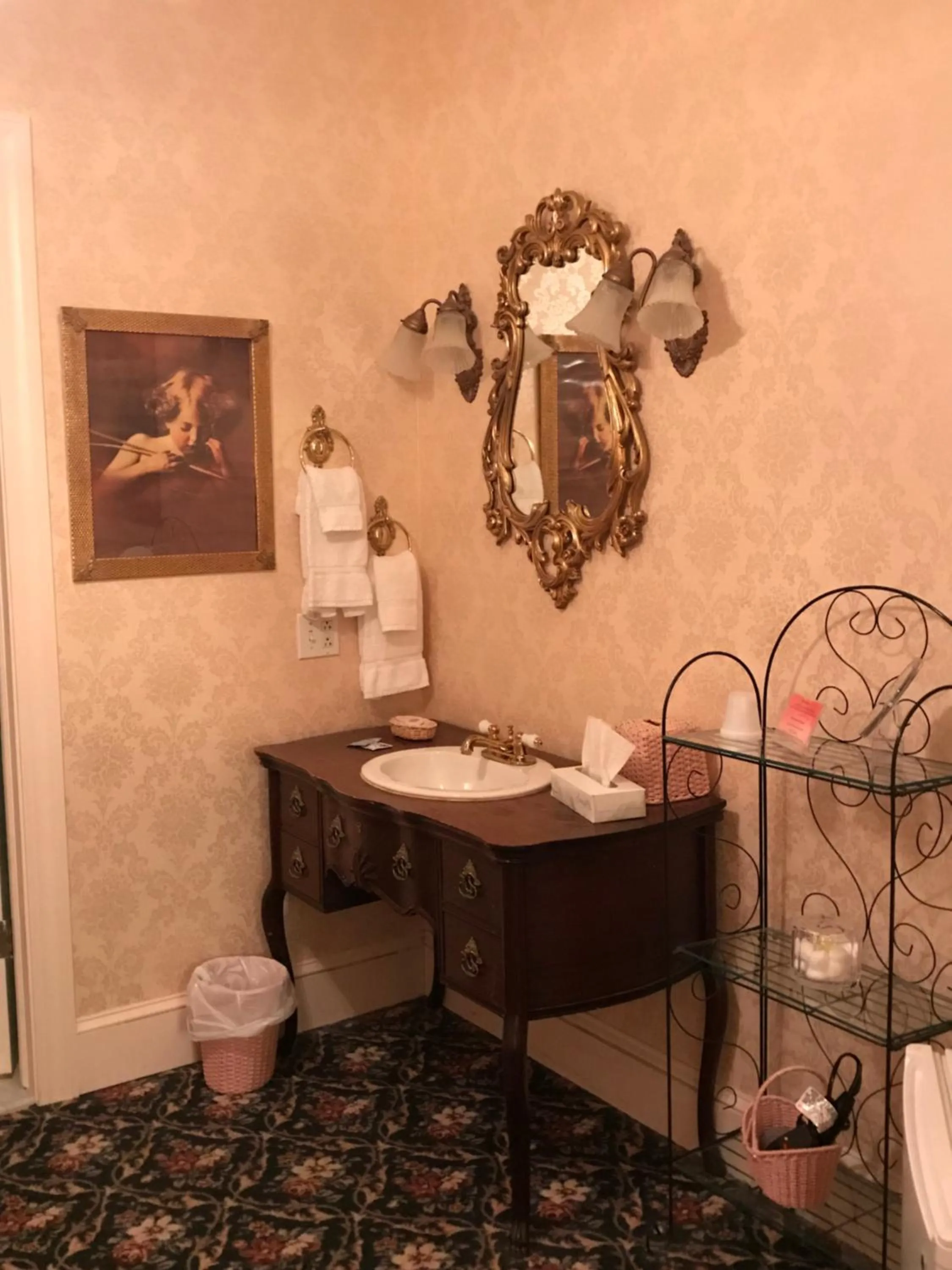 Bathroom in 1896 House Country Inn - Barnside Inn