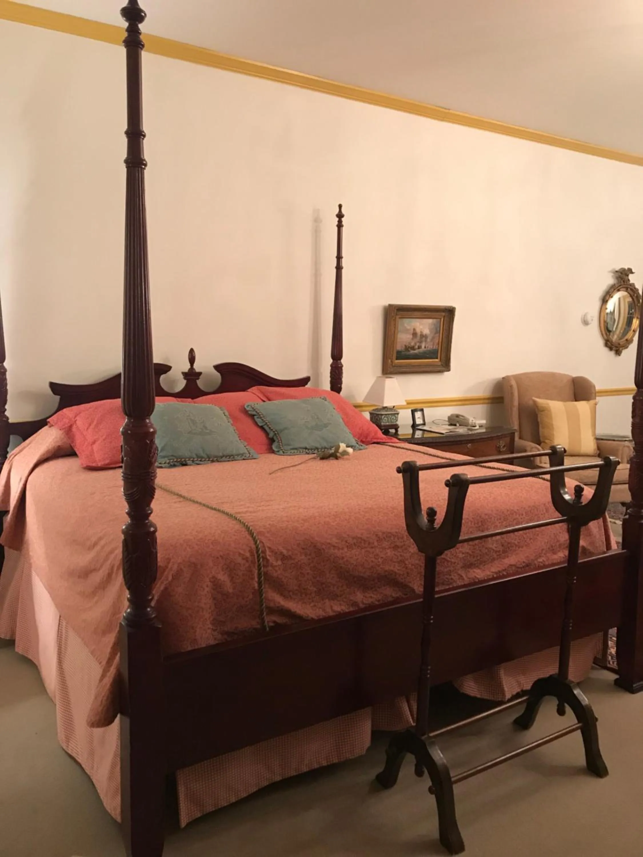 Bed in 1896 House Country Inn - Barnside Inn