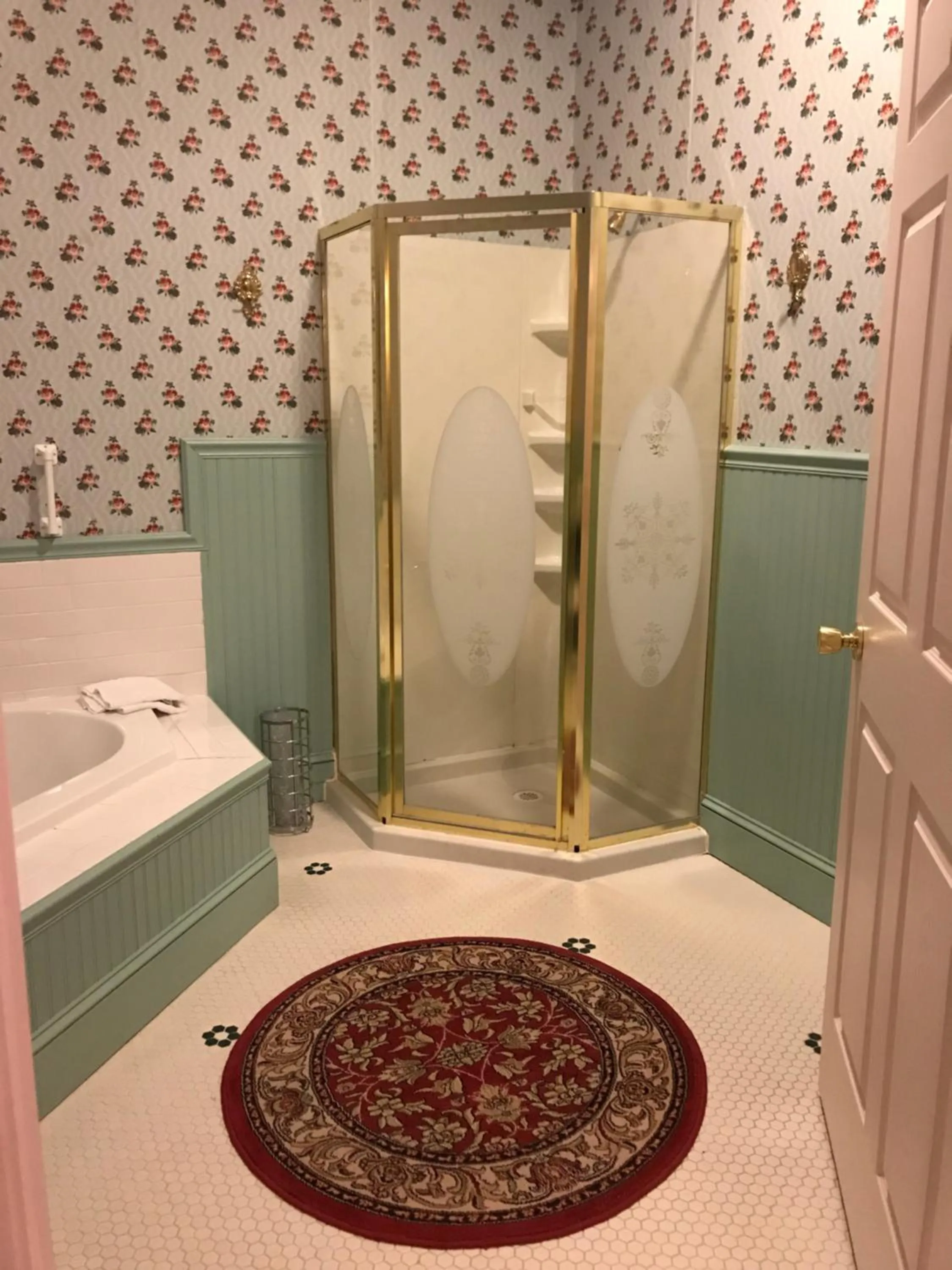 Bathroom in 1896 House Country Inn - Barnside Inn