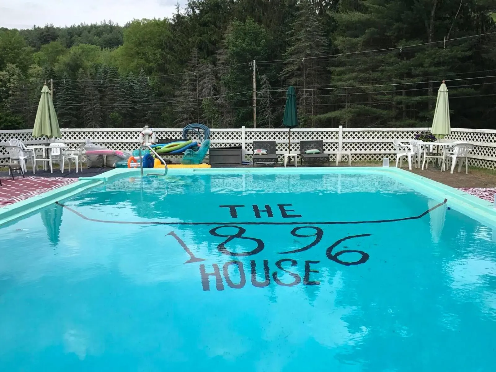 Swimming pool in 1896 House Country Inn - Barnside Inn